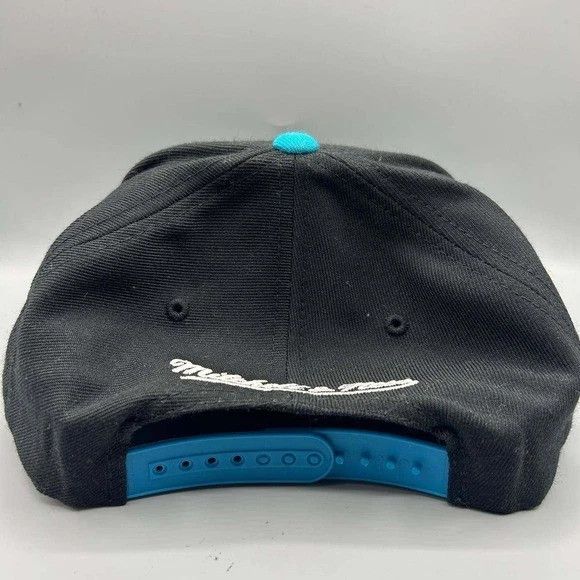 Mitchell & Ness Miami Heat Hat Men Black Blue Embroidered Snap Back Cap Size ONE SIZE - 6 Thumbnail