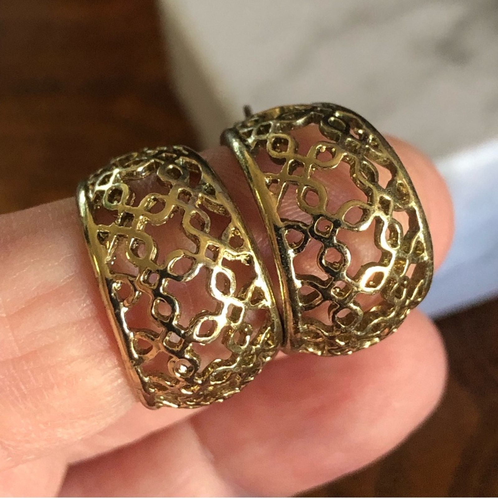 Vintage Vintage gold plated filigree small hoop earrings Size ONE SIZE - 4 Thumbnail