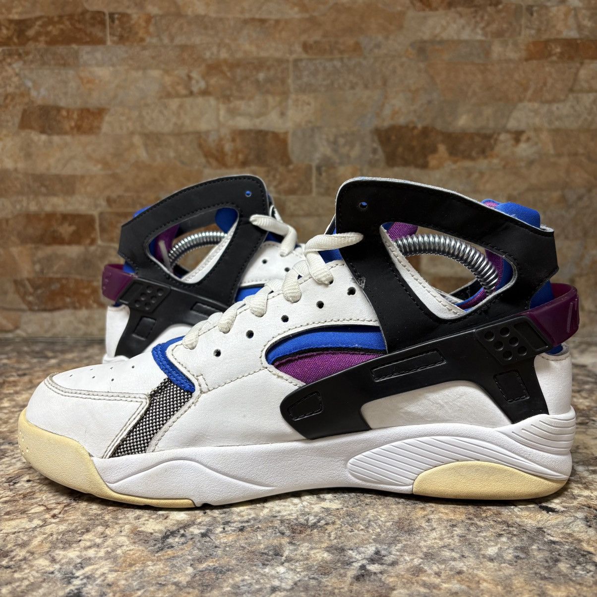 Nike Nike Air Flight Huarache 2014 Size 7 Size US 7 / EU 40 - 7 Thumbnail