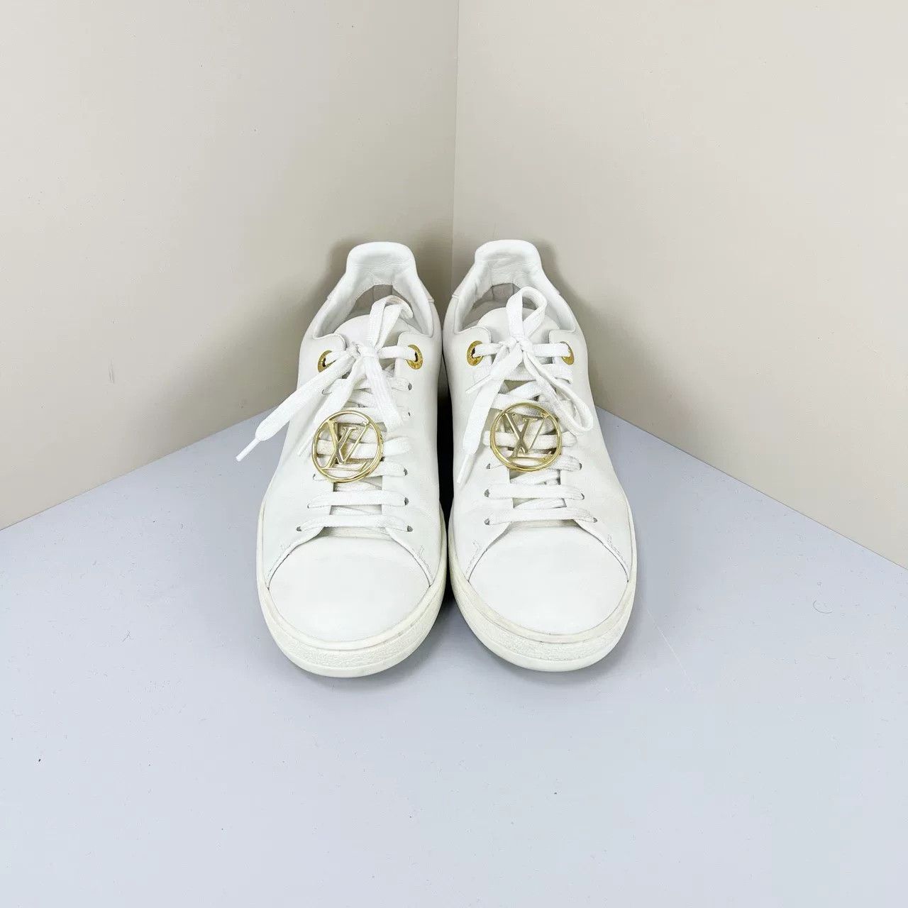 Louis Vuitton Louis Vuitton Metal Logo White Sneakers Size US 5.5 / IT 35.5 - 1 Thumbnail