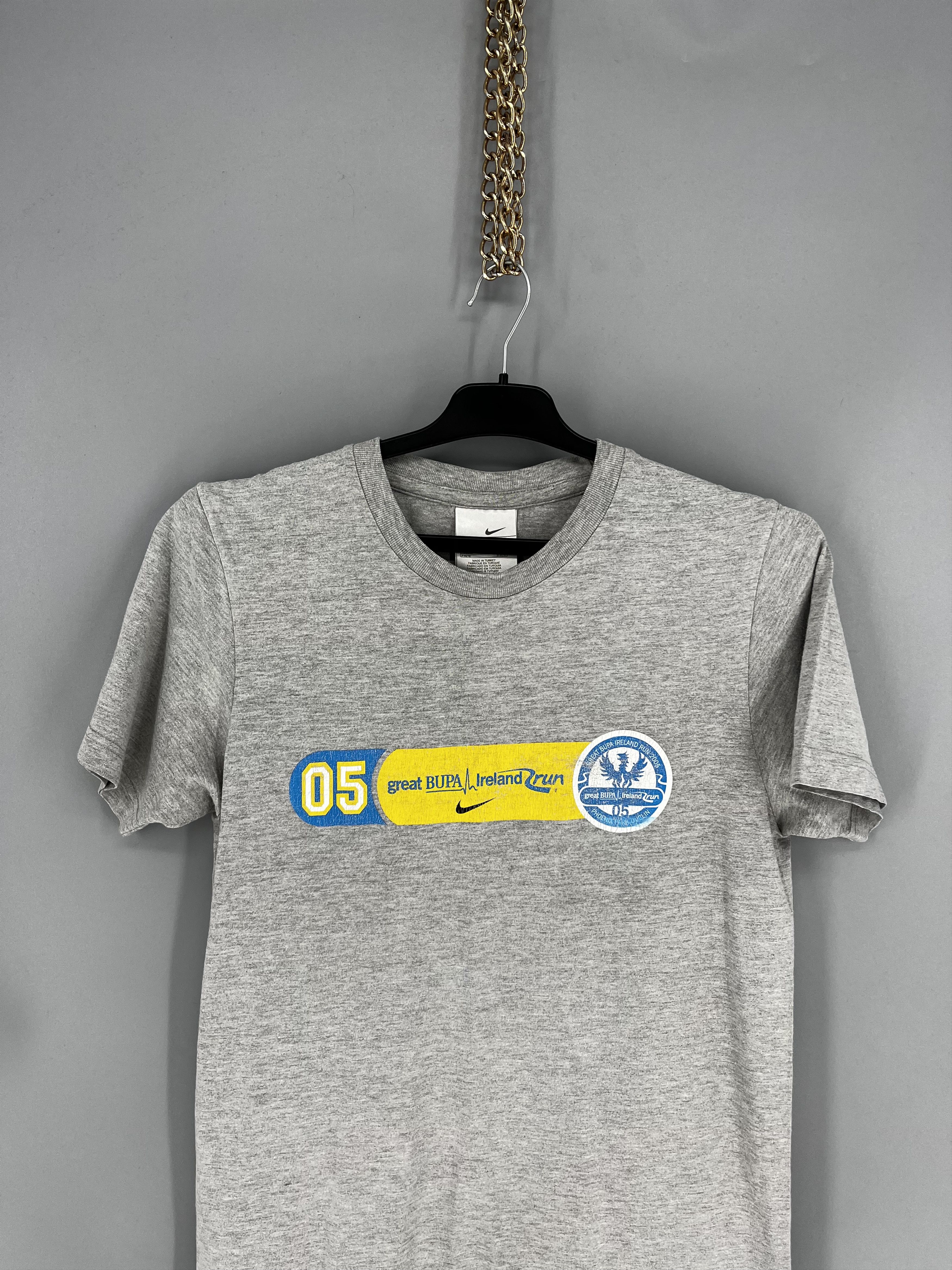 Nike Vintage Y2K Nike Center Swoosh Logo T-Shirt Size S Size US S / EU 44-46 / 1 - 6 Thumbnail