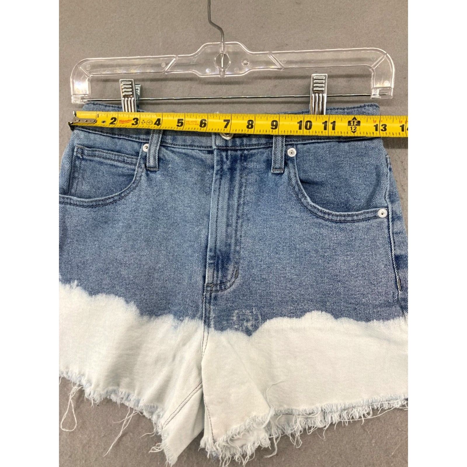 Vintage VINTAGE Altar'd State Women's Shorts 5/27 High Rise Raw Hem Denim Casual Summer Spring Fall Blue 27 Women Size 27" / US 4 / IT 40 - 2 Thumbnail