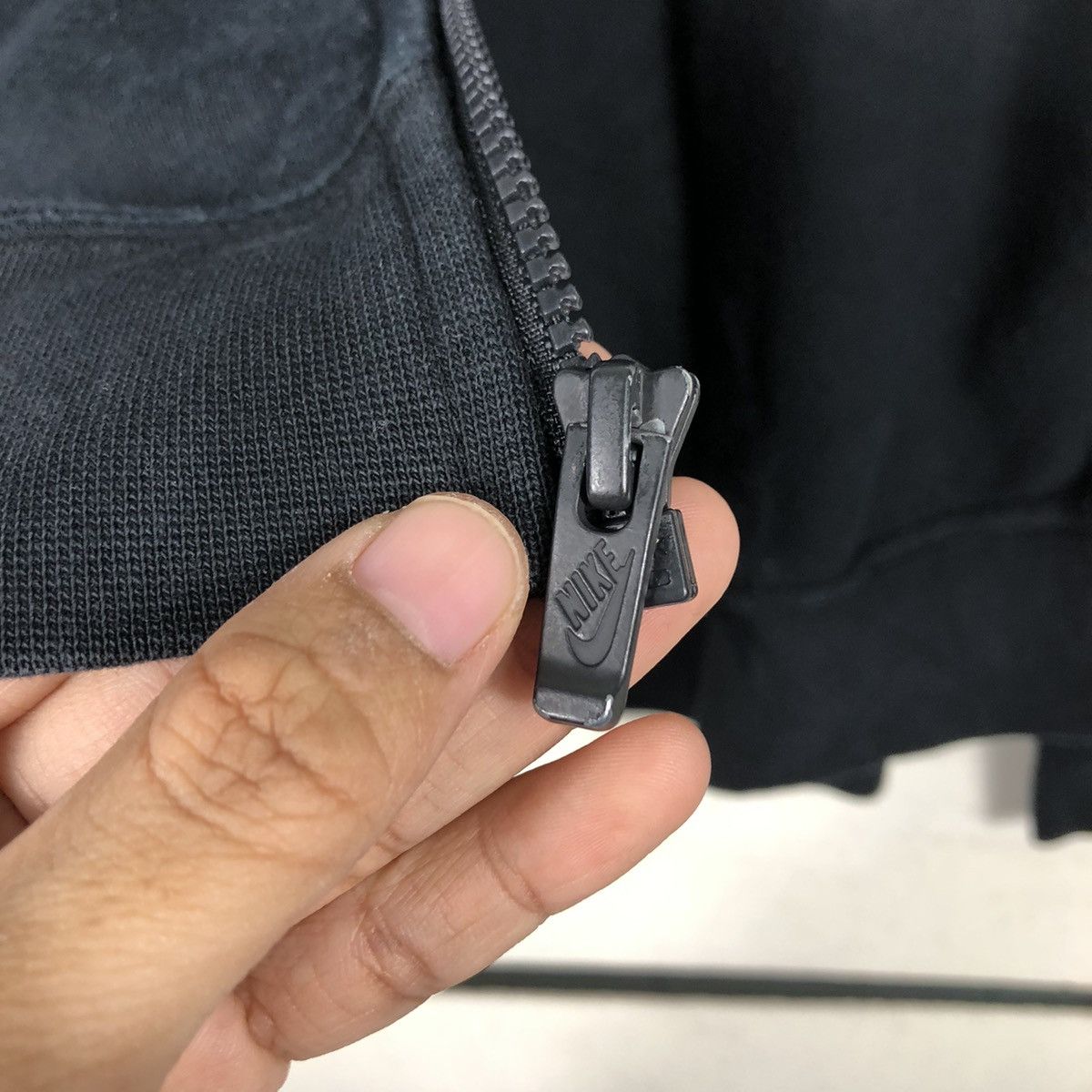 Nike Nike Vintage Black Zip Hoodie – Minimal Swoosh Essential Size US S / EU 44-46 / 1 - 18 Thumbnail