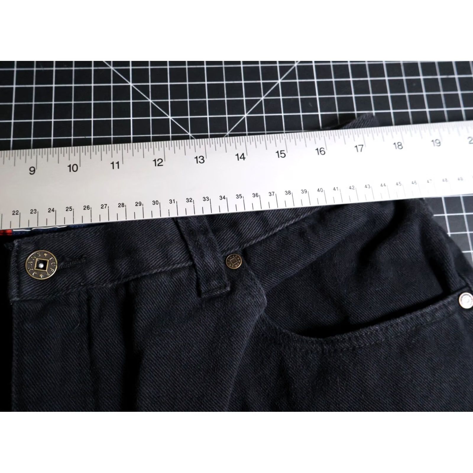 Vintage VTG Tuff Jeans Baggy Fit 34 28 Black Denim 90s Grunge Men’s 34 x 28 Relaxed High Rise 5-Pocket Zip Fly Cotton Ramie Blend Inseam 28 Size US 35 - 5 Thumbnail