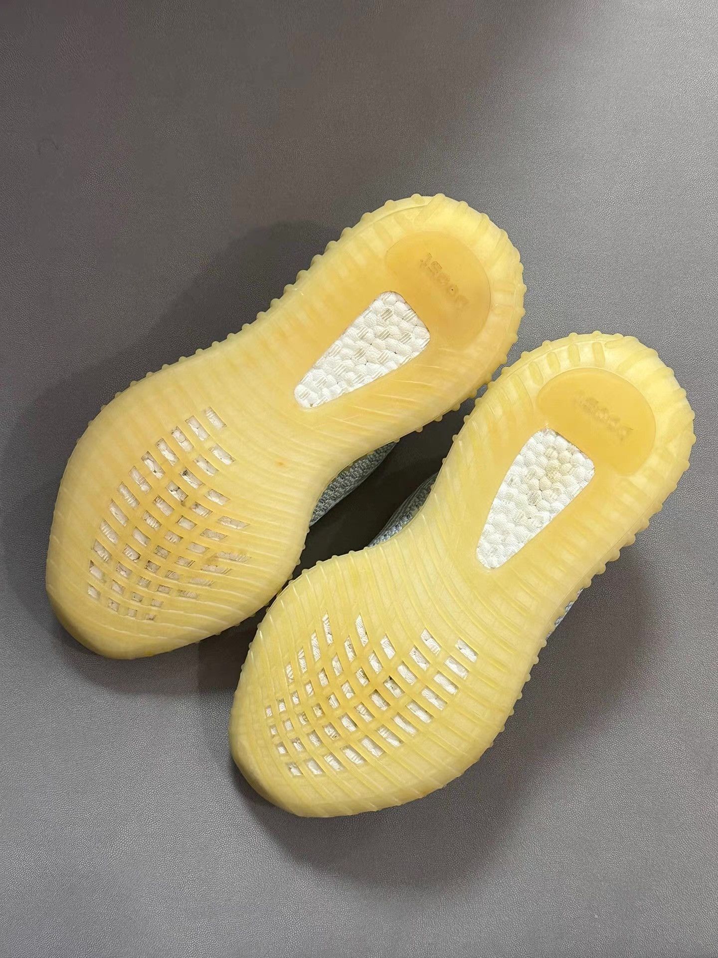 Adidas Adidas Yeezy 350 Ice Blue Ｑ20 Size US 7.5 / EU 40-41 - 4 Thumbnail
