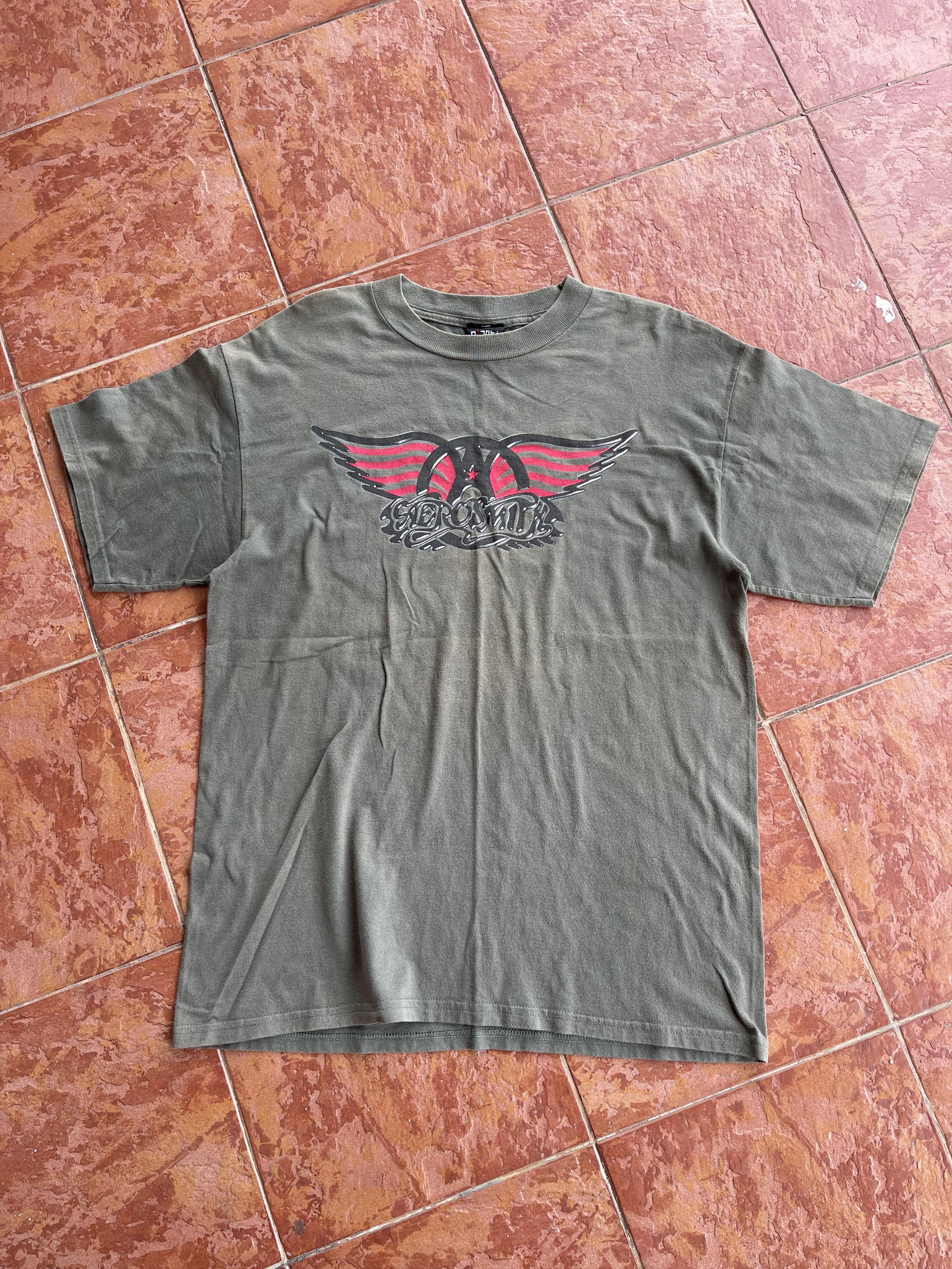 Aerosmith × Band Tees × Giant Vtg 90s Aerosmith Tpur Osaka “Roar of The Dragon” Tee Size US L / EU 52-54 / 3 - 1 Thumbnail