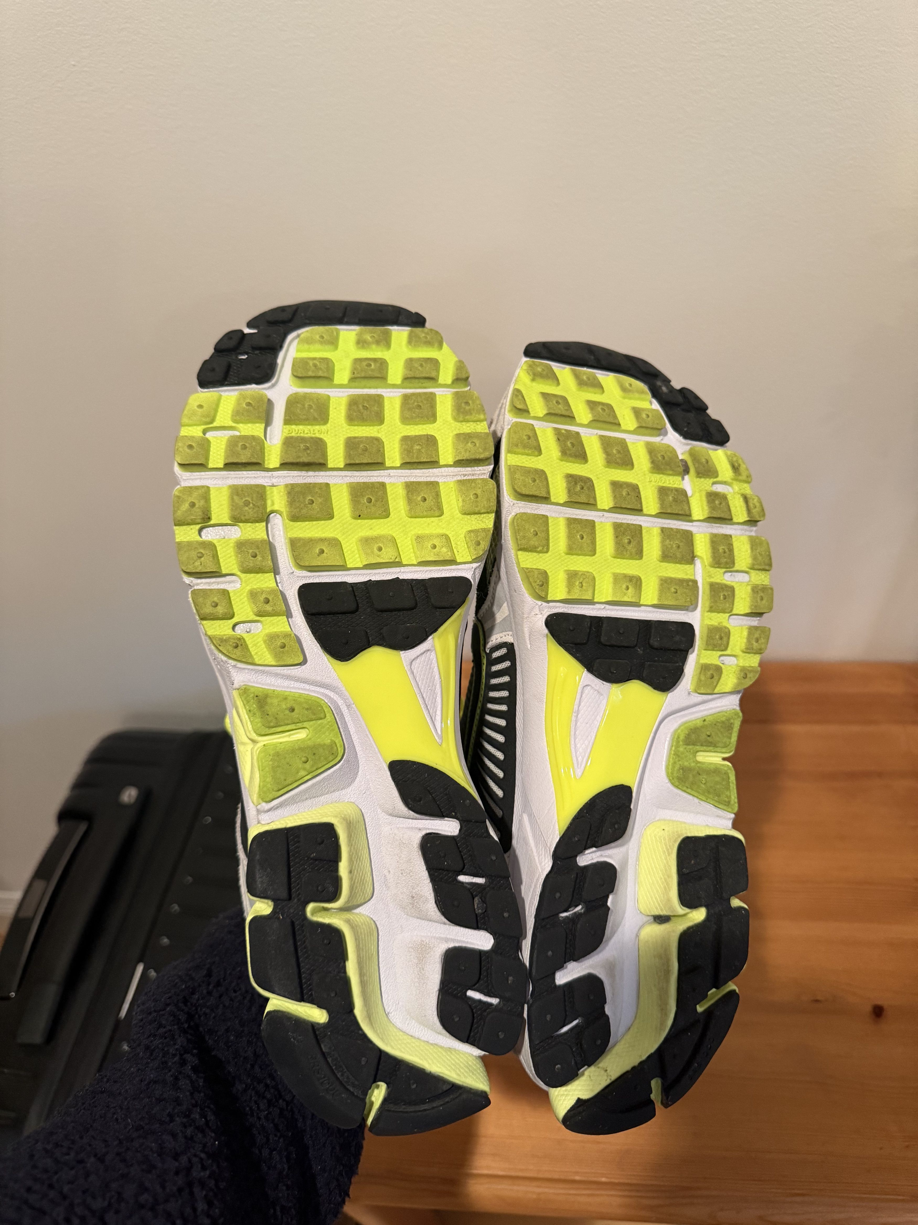 Nike Nike Vomero Zoom 5 Running Shoes Volt Size US 11.5 / EU 44-45 - 2 Thumbnail