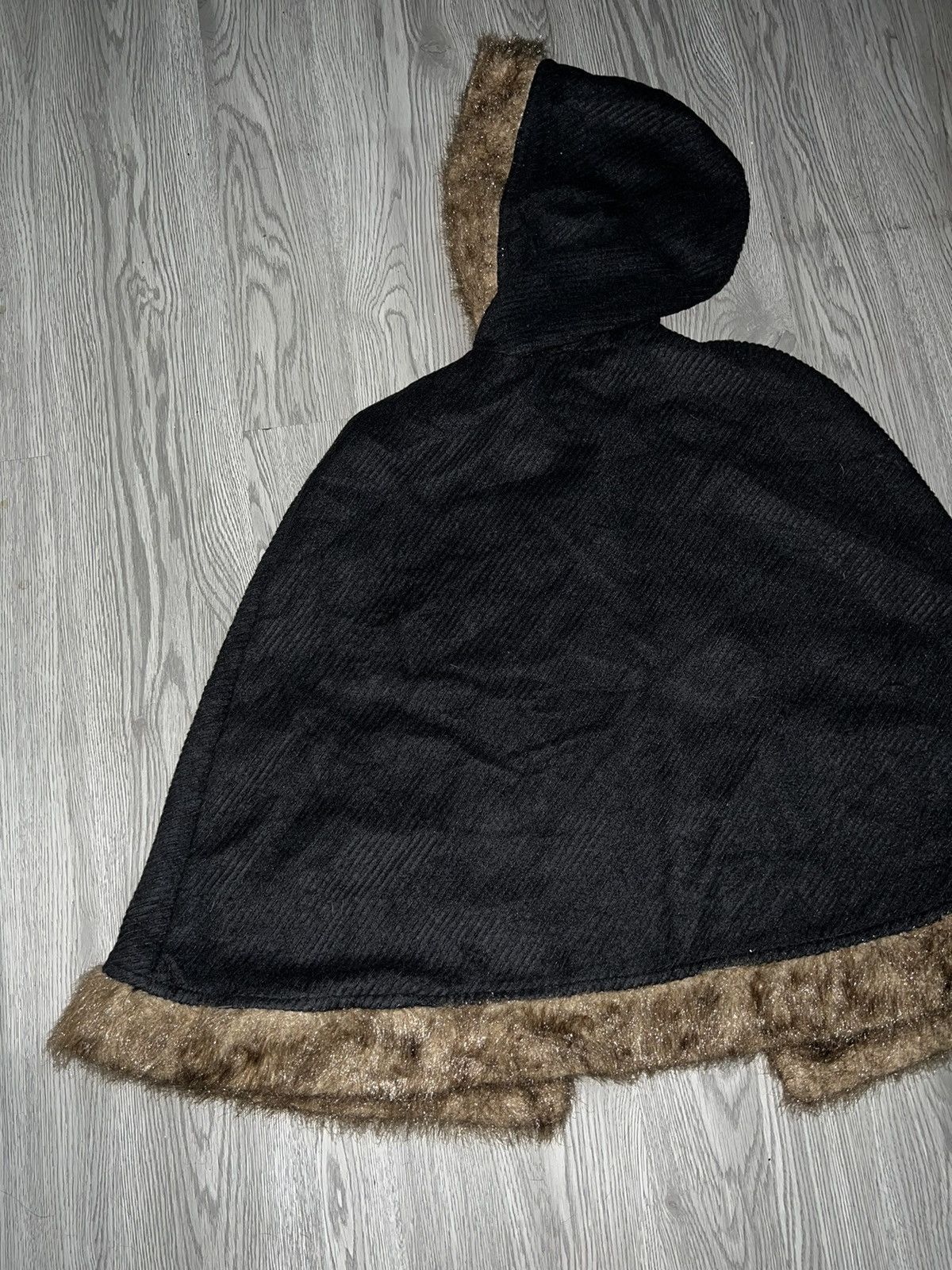 Japanese Brand Winter cape with fur hem 🖤🧛🏻‍♀️ Size S / US 4 / IT 40 - 7 Thumbnail