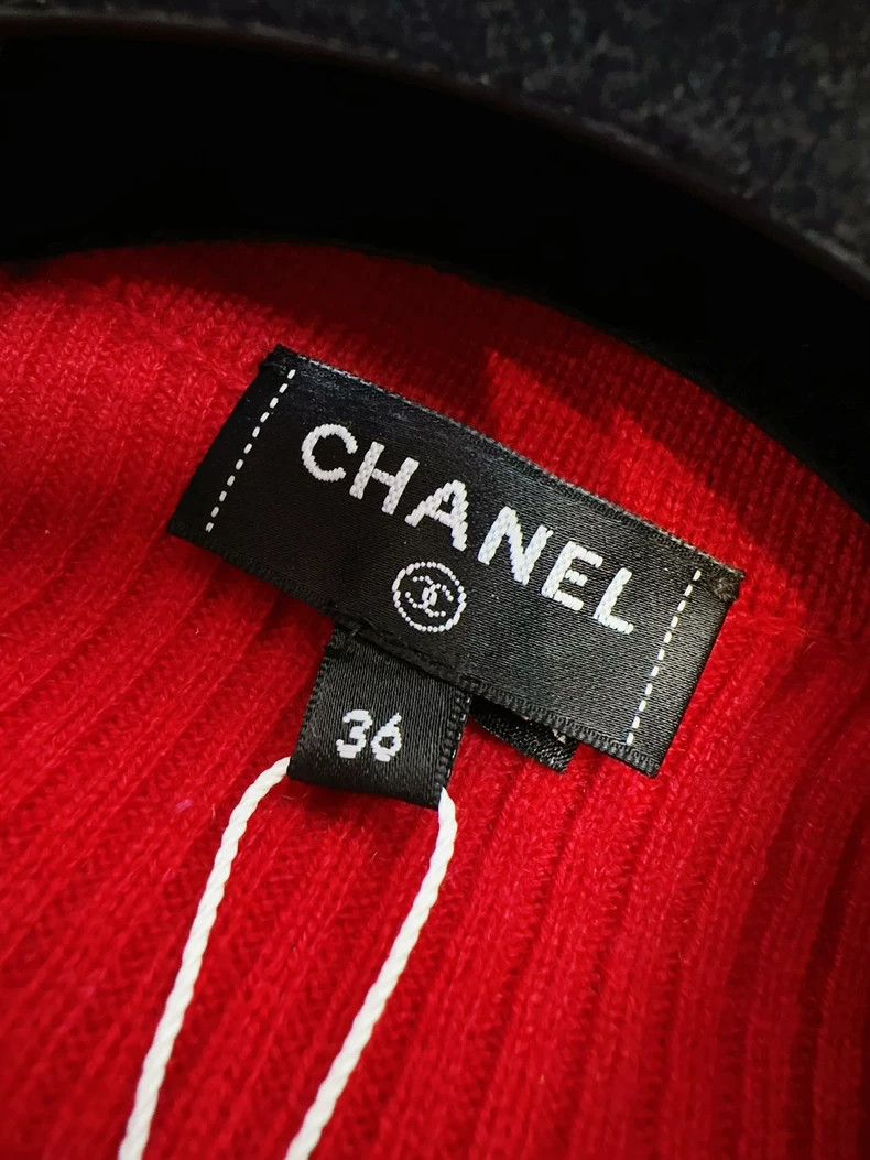 Chanel Ski series red plaid sweater coat