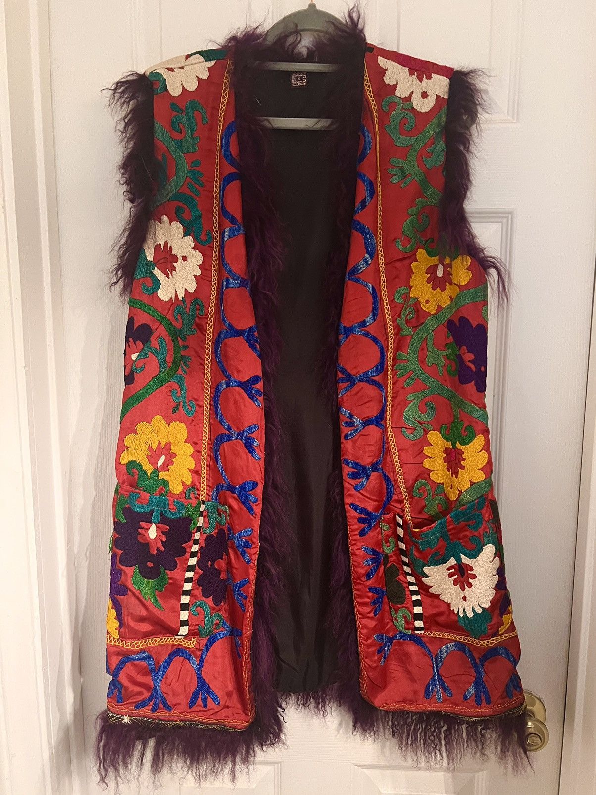Vintage Vintage embroidered waistcoat with Mongolian fur trim Size M / US 6-8 / IT 42-44 - 2 Thumbnail
