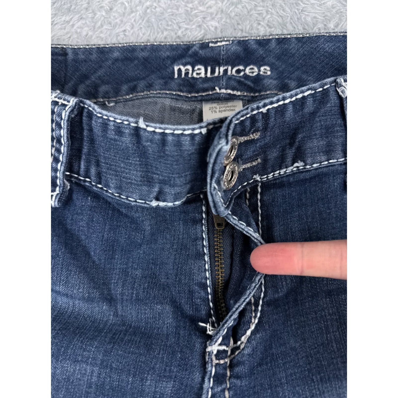 Vintage Maurices Jeans Women 11 Blue Denim Bootscut Mid Rise 32x30 Cotton Western 5-Pocket Accents Zipper Distressed Size 32" / US 10 / IT 46 - 5 Thumbnail