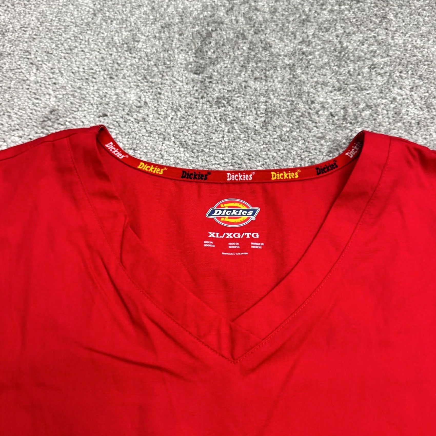 Dickies Dickies EDS Signature Scrub Top Womens XL Red V-Neck Junior Fit Nursing Medical Shirt Size XL / US 12-14 / IT 48-50 - 2 Thumbnail