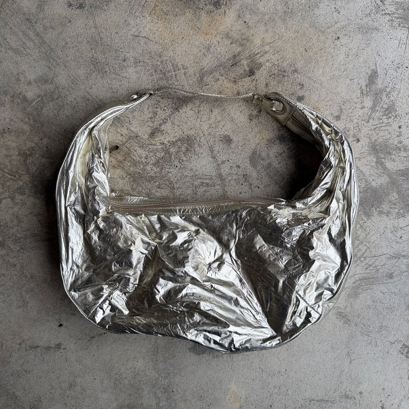 Other Y2K Silver Metallic Slouch Hobo Shoulder Bag Futuristic Size ONE SIZE - 2 Thumbnail