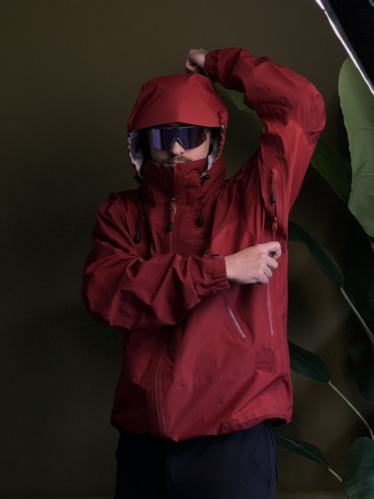 Arc'teryx × Vintage Arc’teryx Alpha SV Gore-Tex XCR Jacket Red Size L Canada Size US L / EU 52-54 / 3 - 5 Thumbnail