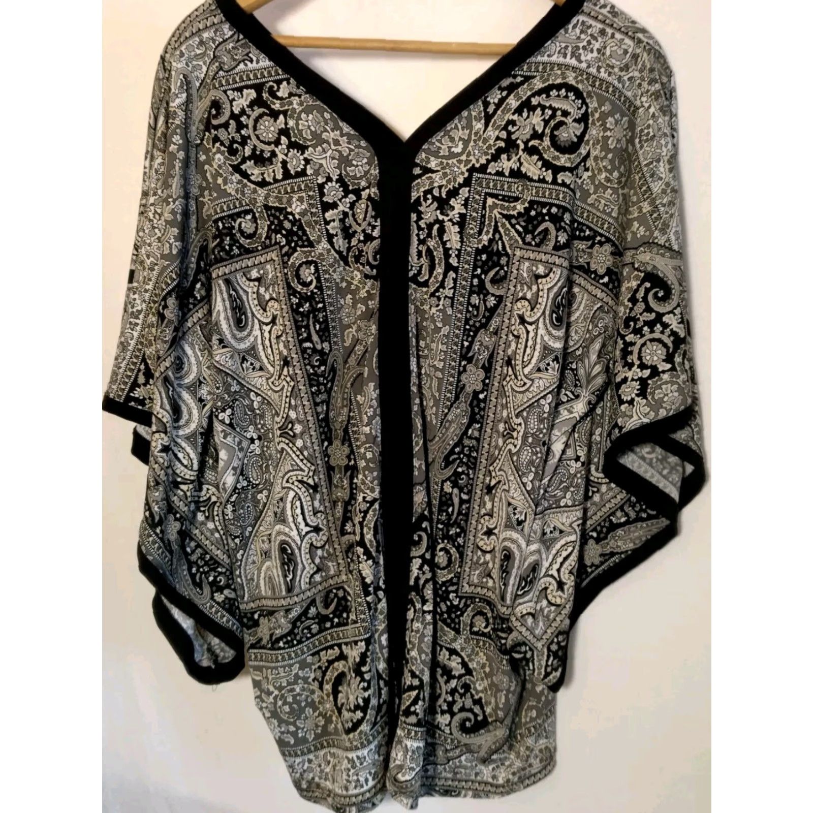 Vintage Black White Shirt Large Kimono Sleeve Bandanna Scarf Crop Energe World Wear Size L / US 10 / IT 46 - 2 Thumbnail
