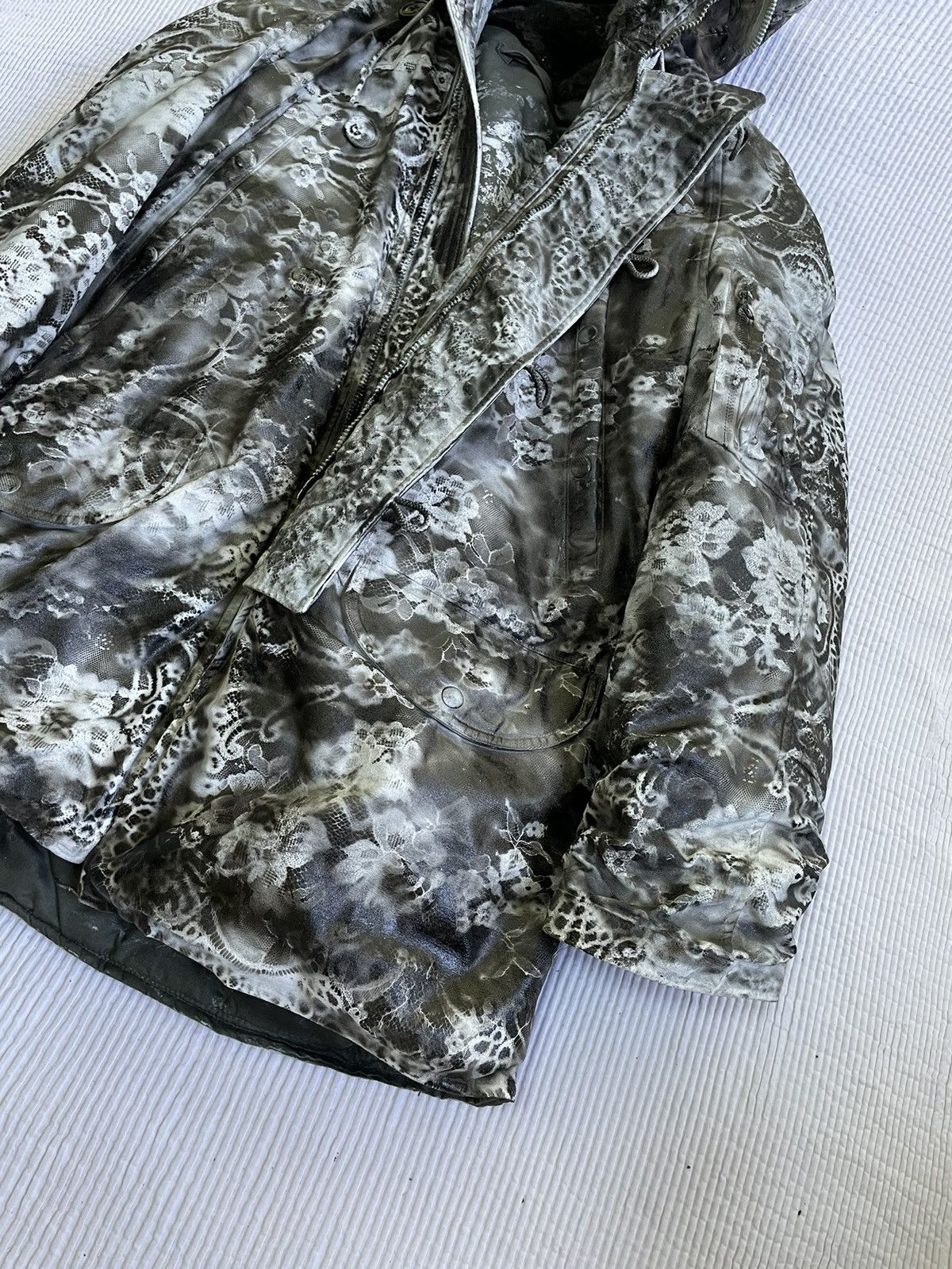 Handmade Heavy Parka in Floral Noir Size US L / EU 52-54 / 3 - 5 Thumbnail