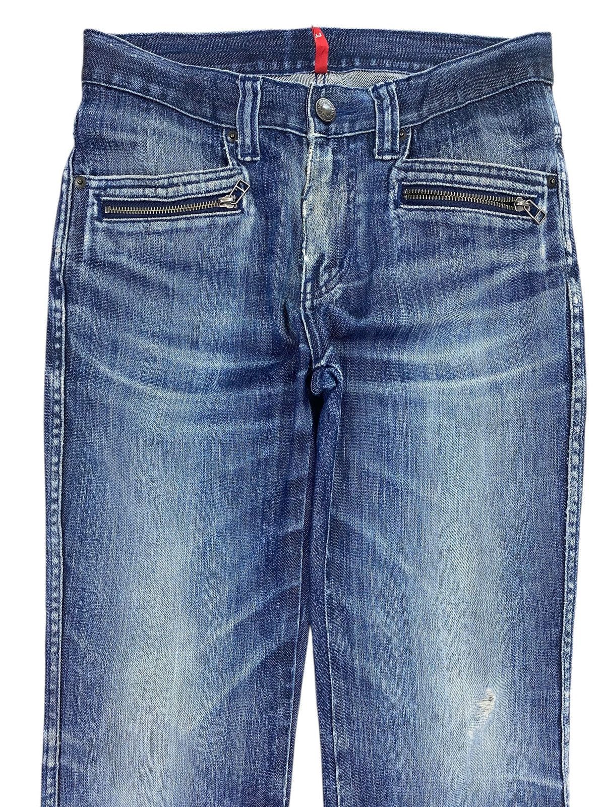 Uniqlo Uniqlo Blue Faded Wash Style Whiskers Jeans Size US 28 / EU 44 - 2 Thumbnail