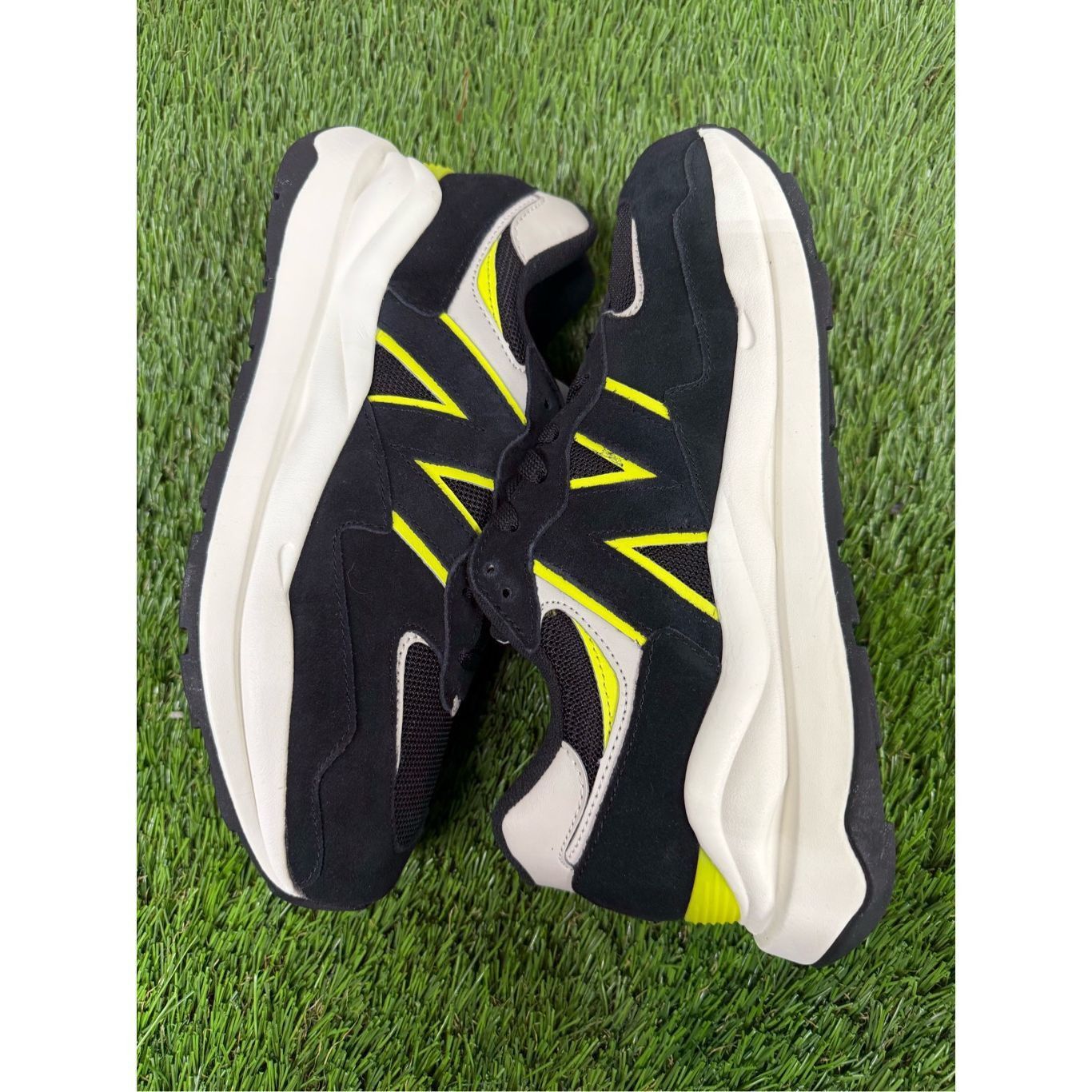 New Balance 10.5 - NEW New Balance 57/40 W5740HL1 5740 Black Oyster Neon Size US 10.5 / IT 40.5 - 6 Thumbnail