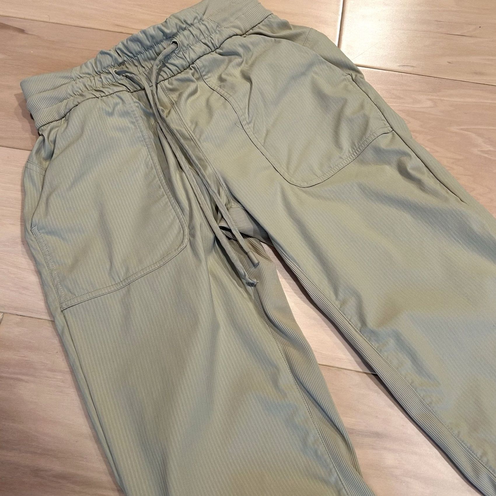 Lululemon Lululemon Beyond the Studio Jogger Tan Women’s 2 *Flaw Size 26" / US 2 / IT 38 - 2 Thumbnail
