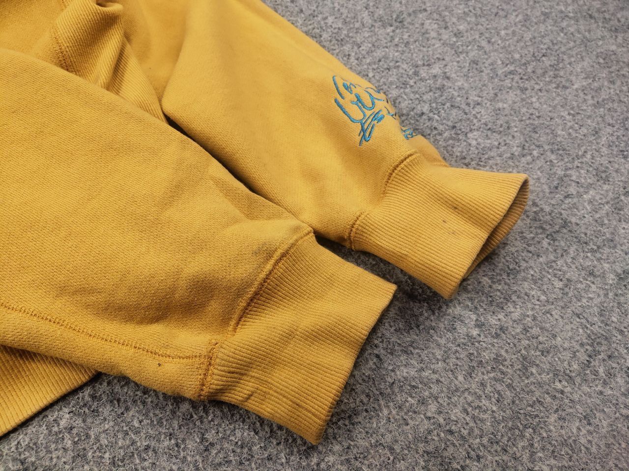 Vintage PHUG Yellow Embroidered volumetric logo PHUGGERS Sweatshirt Size US M / EU 48-50 / 2 - 10 Thumbnail