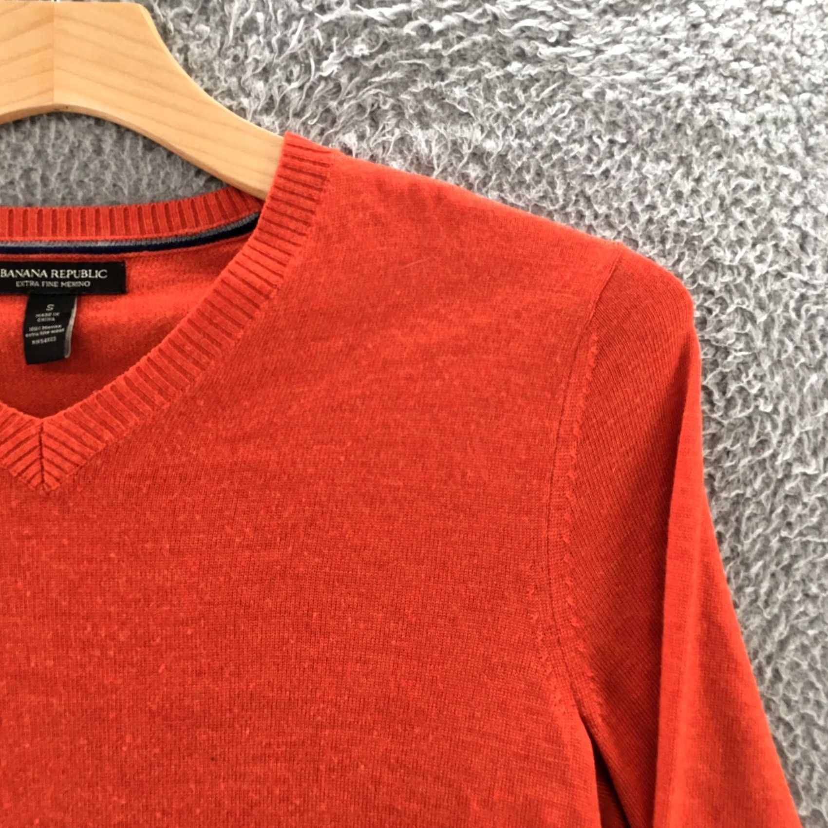 Banana Republic Banana Republic Sweater Mens S Orange Long Sleeve V-neck Merino Extra Fine Wool Shirt Size US S / EU 44-46 / 1 - 3 Thumbnail
