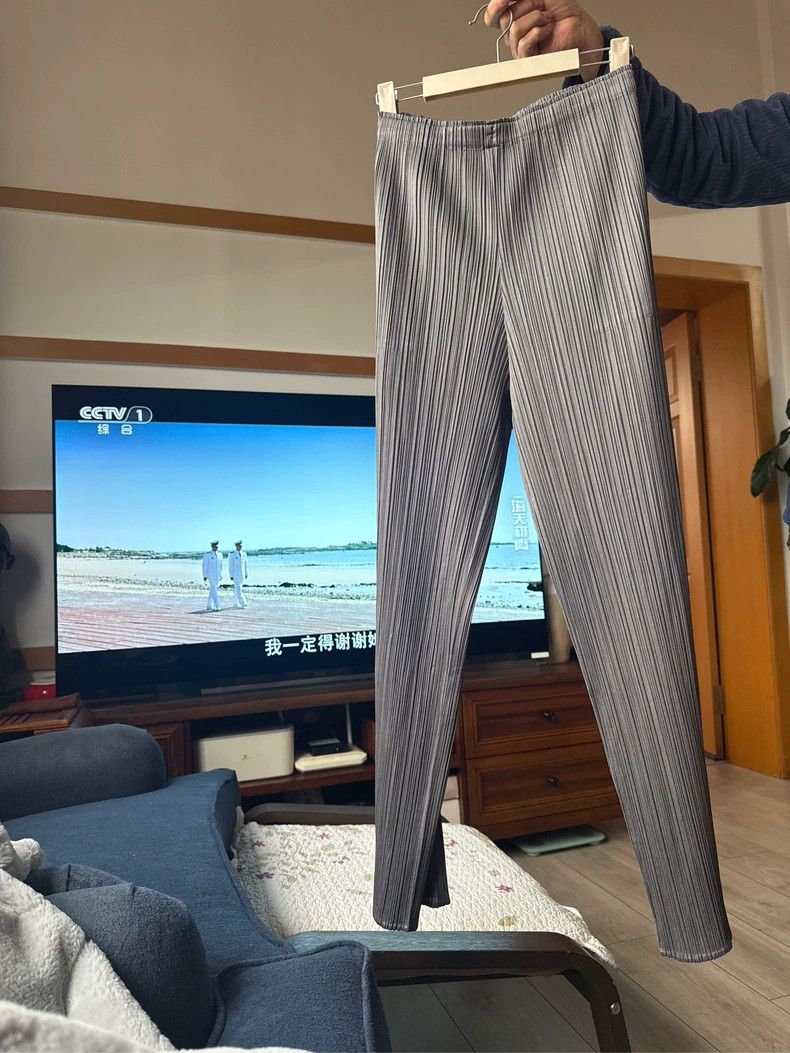 Issey Miyake issey miyake size:4 grey pants Size US 26 / EU 42 - 4 Thumbnail