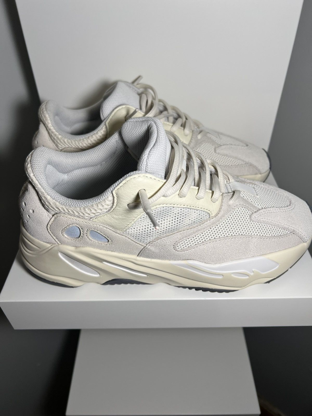 Yeezy Yeezy 700 analog Size US 8 / EU 41 - 2 Thumbnail