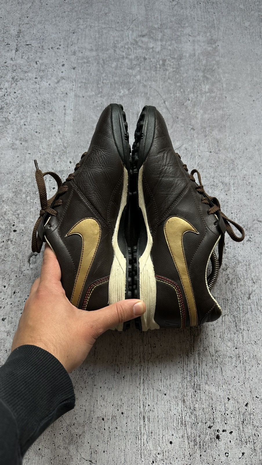 Nike 2007 Nike Ronaldinho R10 Vintage Leather Soccer Boots Size US 11 / EU 44 - 9 Thumbnail