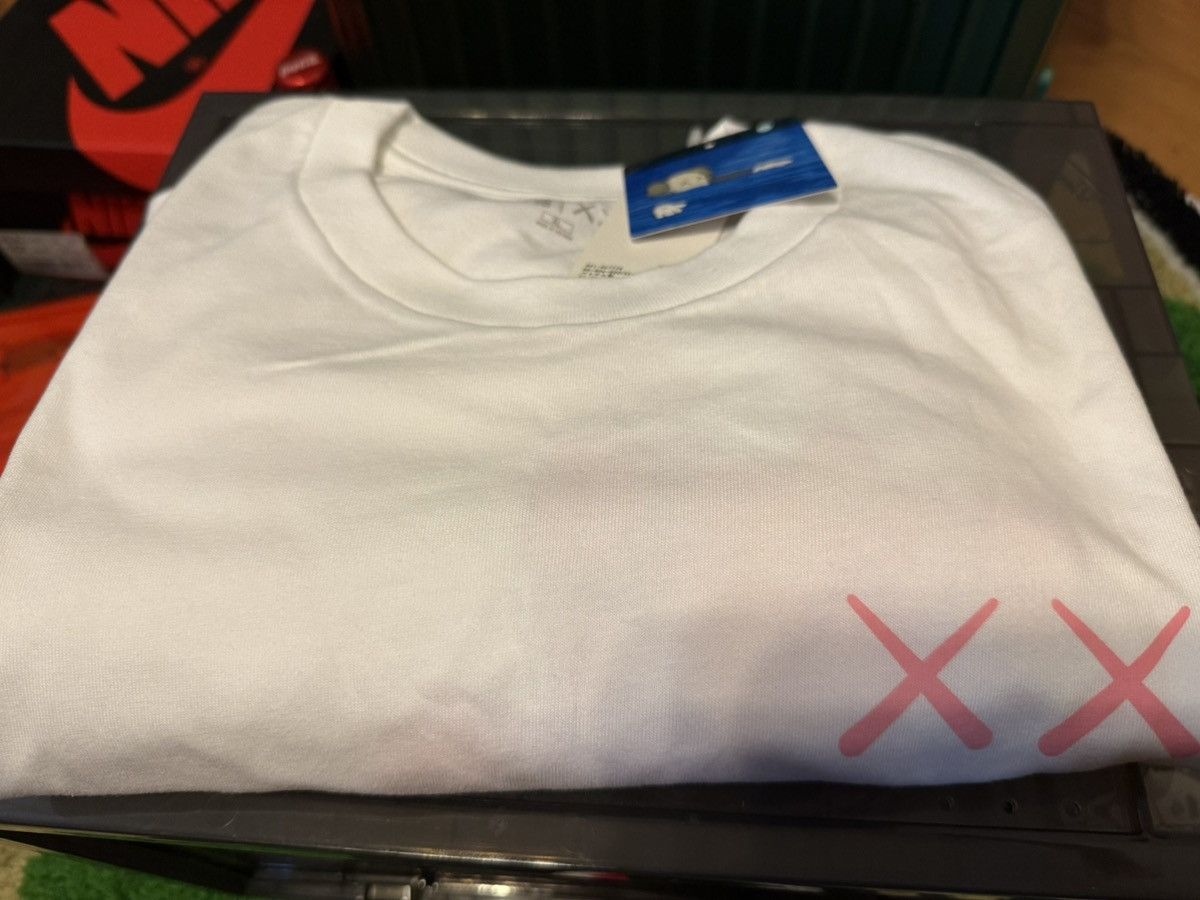 Kaws × Uniqlo Uniqlo UT x Kaws Short Sleeve Graphic T-Shirt Asian Size XL Size US XL / EU 56 / 4 - 5 Thumbnail