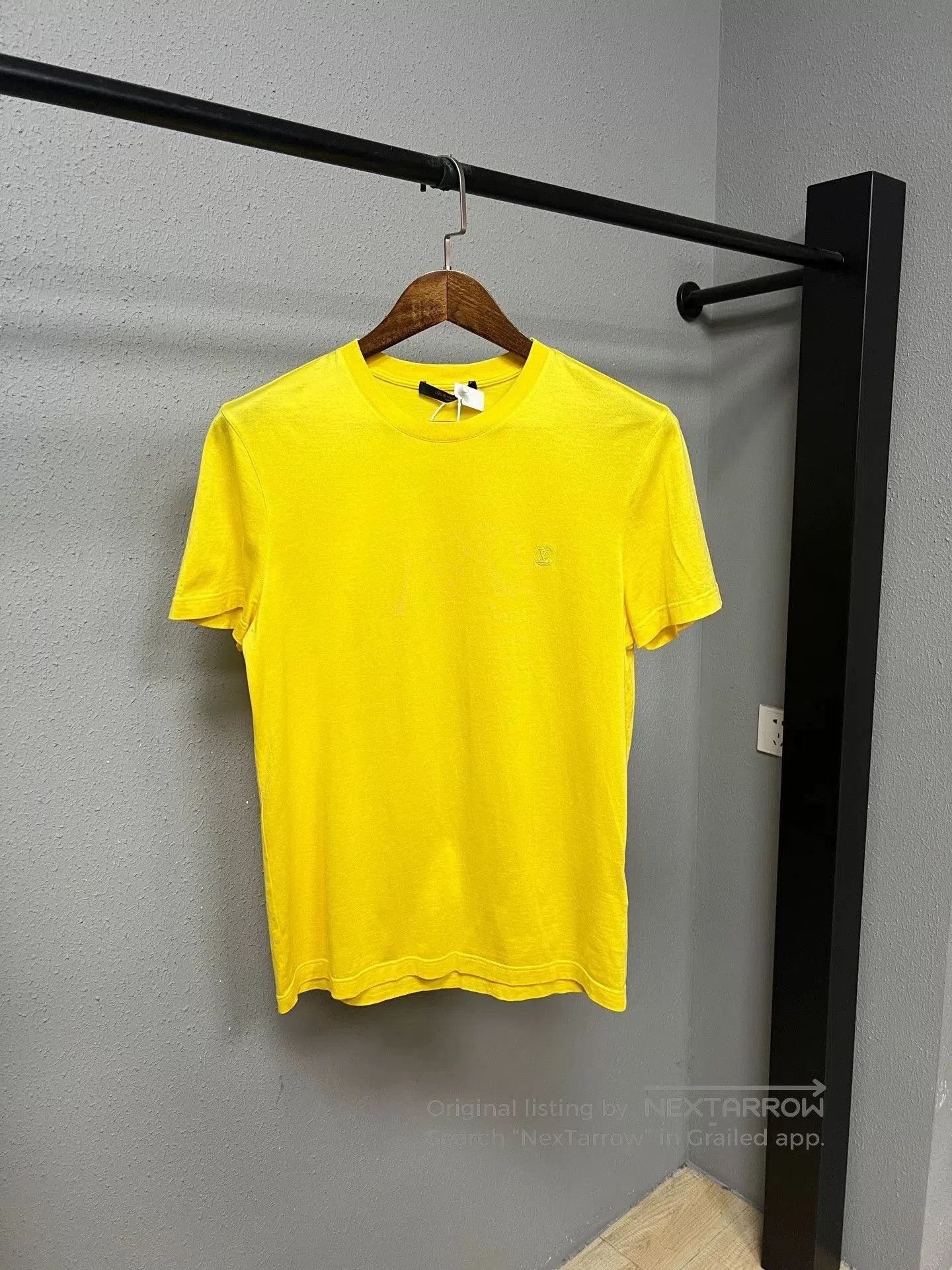 Louis Vuitton LV Yellow Logo Short-Sleeve T-Shirt. Size XS / US 0-2 / IT 36-38 - 1 Thumbnail