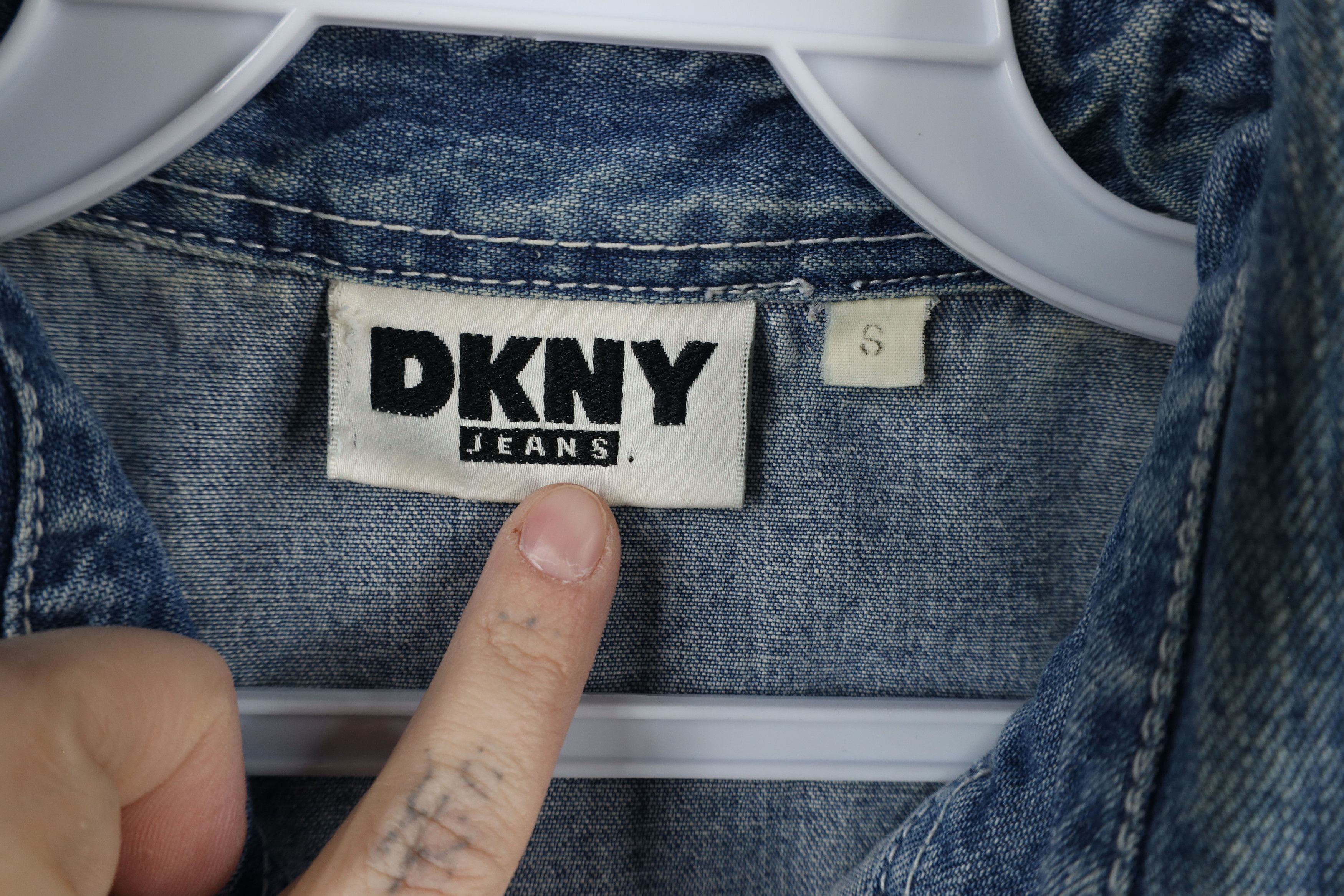 DKNY × Vintage Vintage 90s DKNY Western Denim Jean Sleeveless Button Shirt Size S / US 4 / IT 40 - 7 Thumbnail