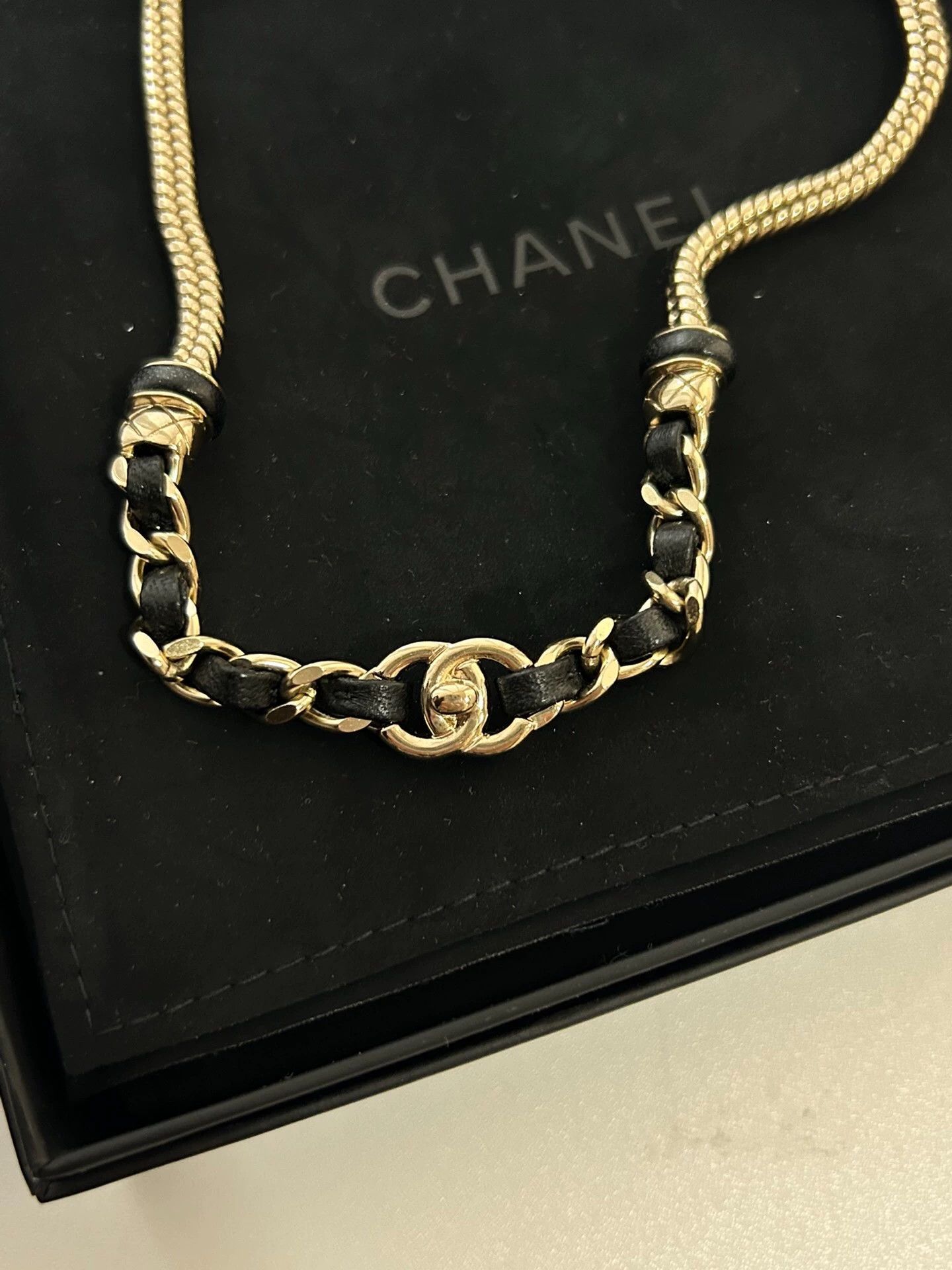 Chanel Chanel bag buckle choker black gold Liu Wen style Size ONE SIZE - 2 Thumbnail
