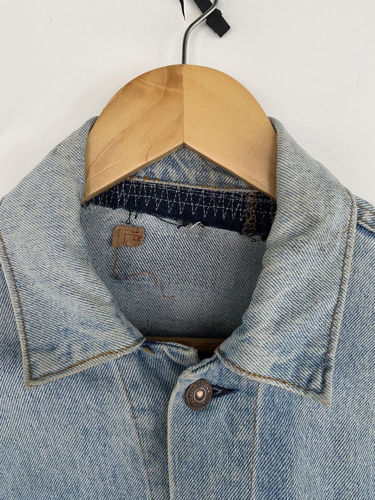 Levi's × Levi's Vintage Clothing Distressed Vintage Levi’s Trucker Denim Jeans Jacket USA Size US S / EU 44-46 / 1 - 9 Thumbnail