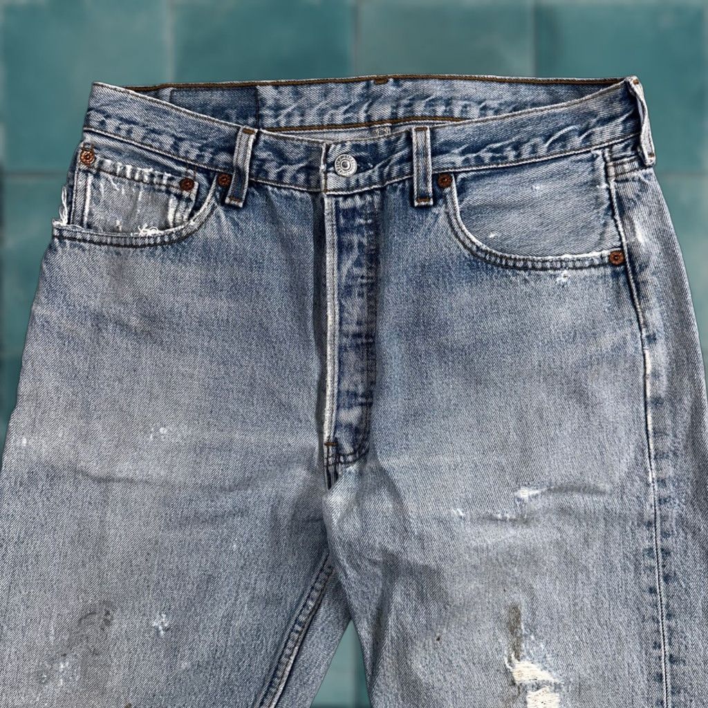 Levi's VINTAGE Levi's 501 Jeans Straight 90s USA Blue Light Wash 34x34 Mens Regular 34 Inseam 34 Jeans Size US 34 / EU 50 - 1 Thumbnail