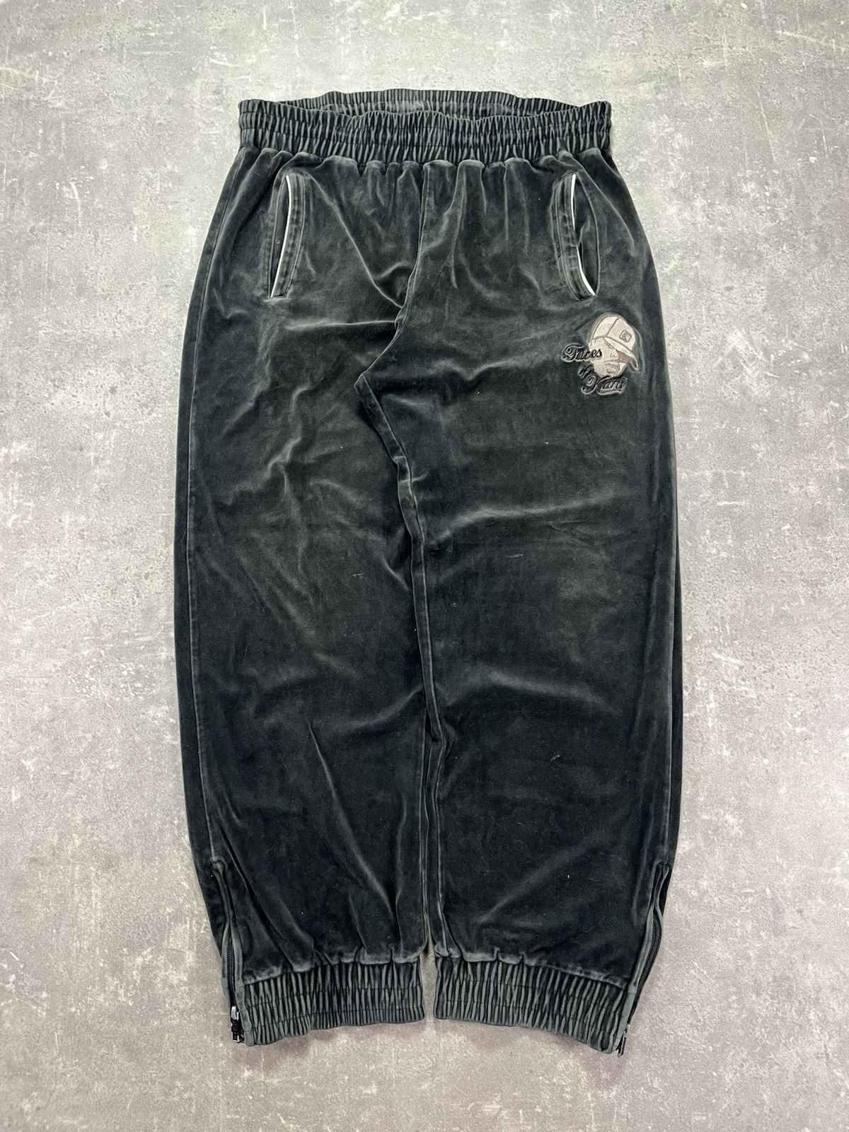 Karl Kani Karl Kani Faces Velour Vintage Baggy Sweatpants XL Size US 38 / EU 54 - 1 Thumbnail