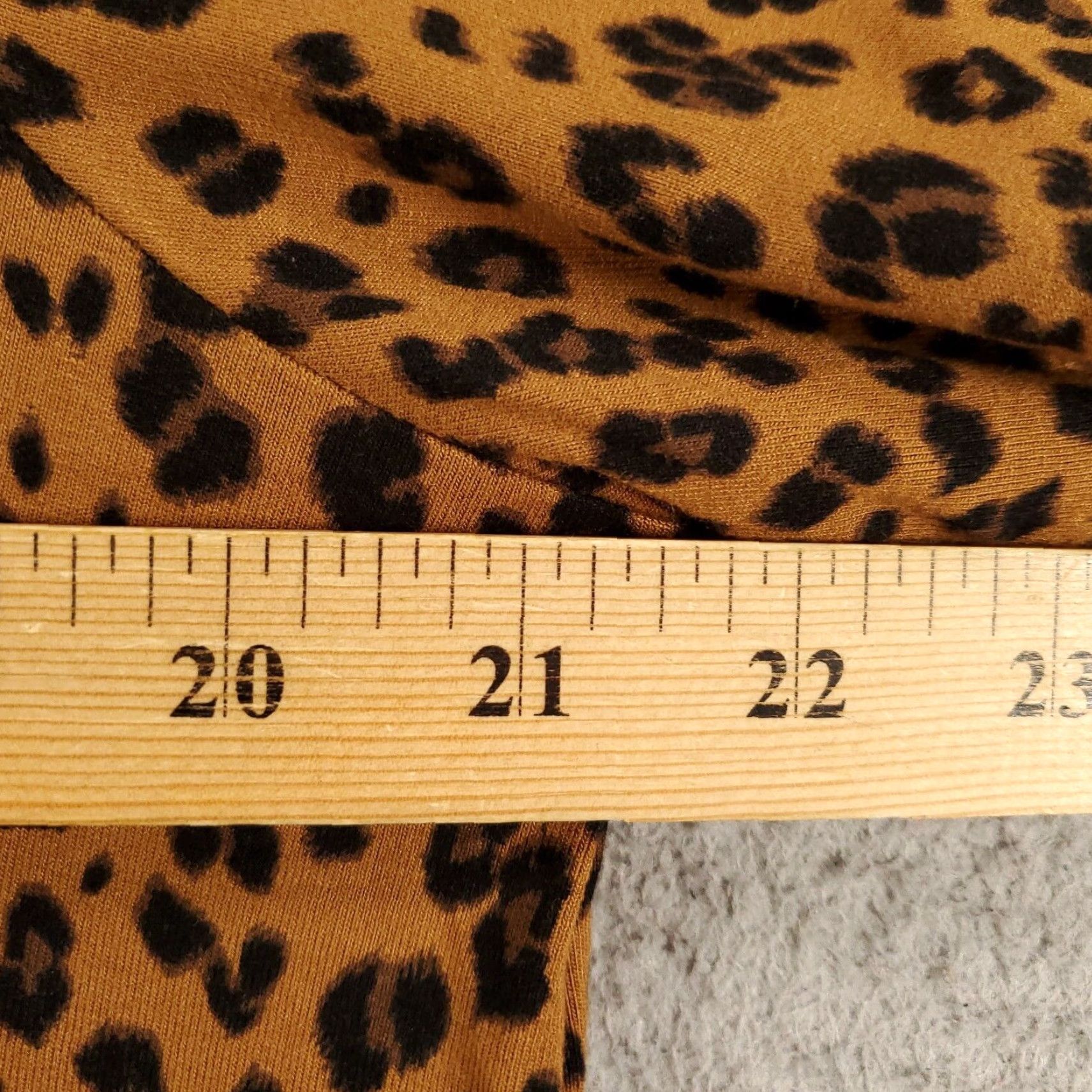 Old Navy Old Navy Leopard Print V-Neck Top Womens L Shirt Blouse Multicolor Short Sleeve NWT Animals Casual Workwear M/W Mens? Size L / US 10 / IT 46 - 4 Thumbnail