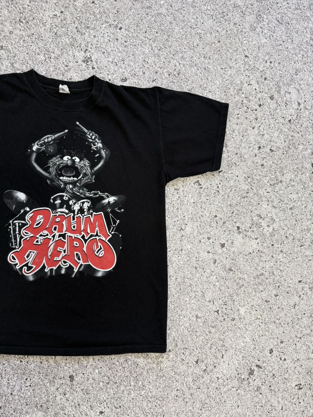 Band Tees × Vintage Vintage 2000’s Animal From Muppets Drum Hero Rock T-Shirt Size US L / EU 52-54 / 3 - 4 Thumbnail