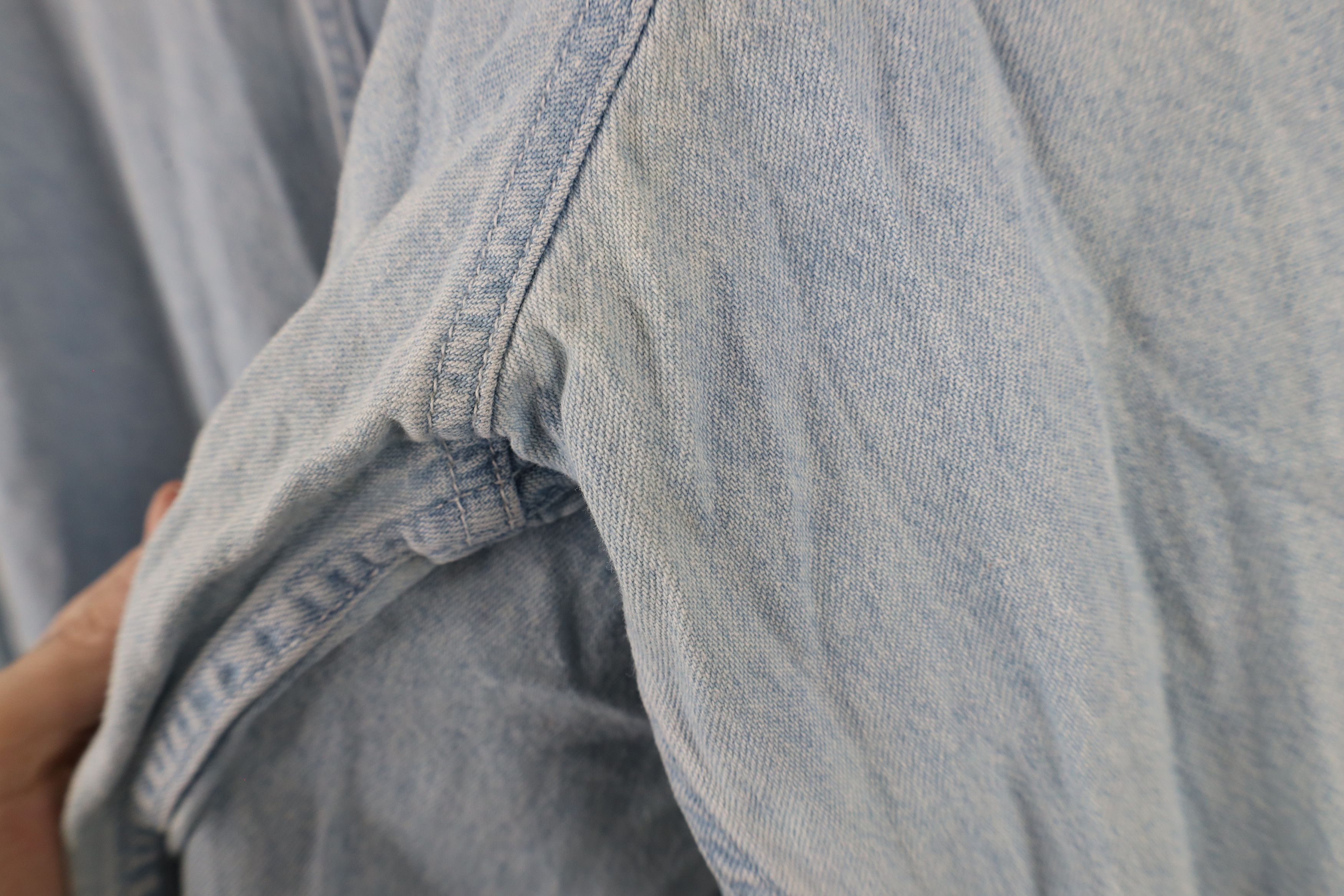 Vintage Vintage 90s University of Michigan Denim Button Down Shirt Size US L / EU 52-54 / 3 - 8 Thumbnail