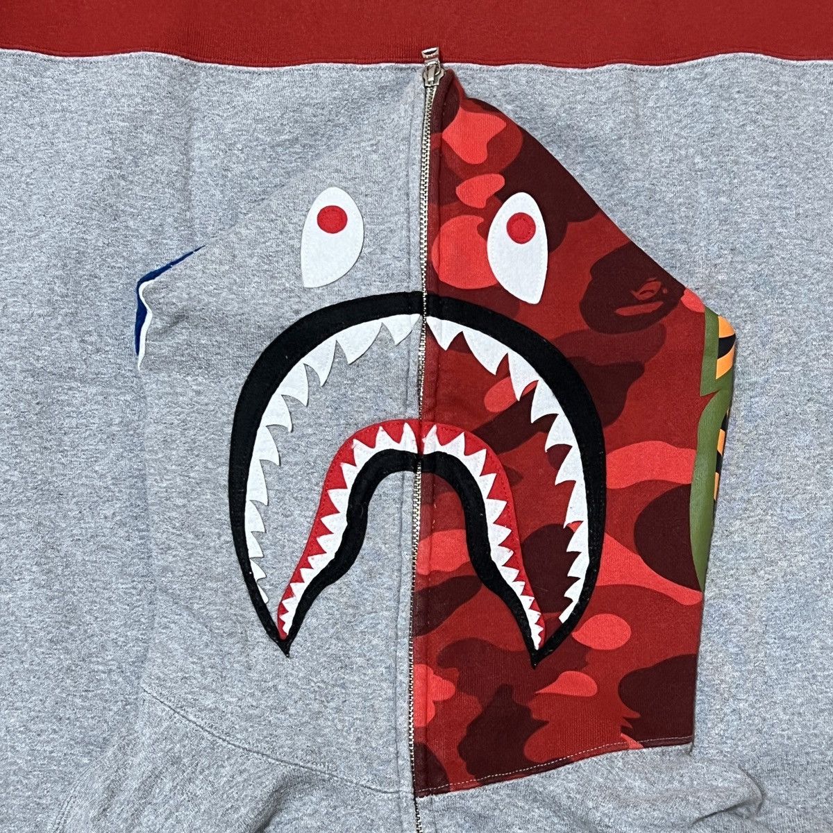 Bape Bape red camo sleeve shark zip up hoodie Size US L / EU 52-54 / 3 - 3 Thumbnail