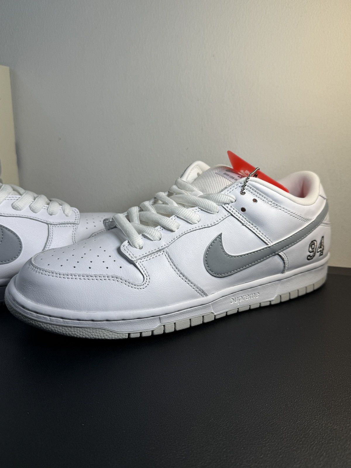 Nike × Supreme Brand New Nike SB Supreme Low Top Dunks White Size US 11 / EU 44 - 7 Thumbnail