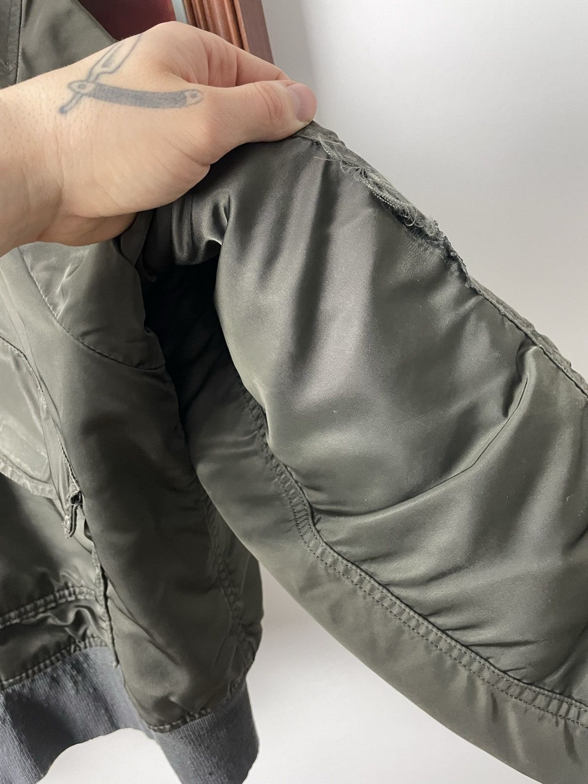 Alpha Industries Alpha Industries Vintage Made In USA Trashed Bomber Jacket Size US XL / EU 56 / 4 - 6 Thumbnail