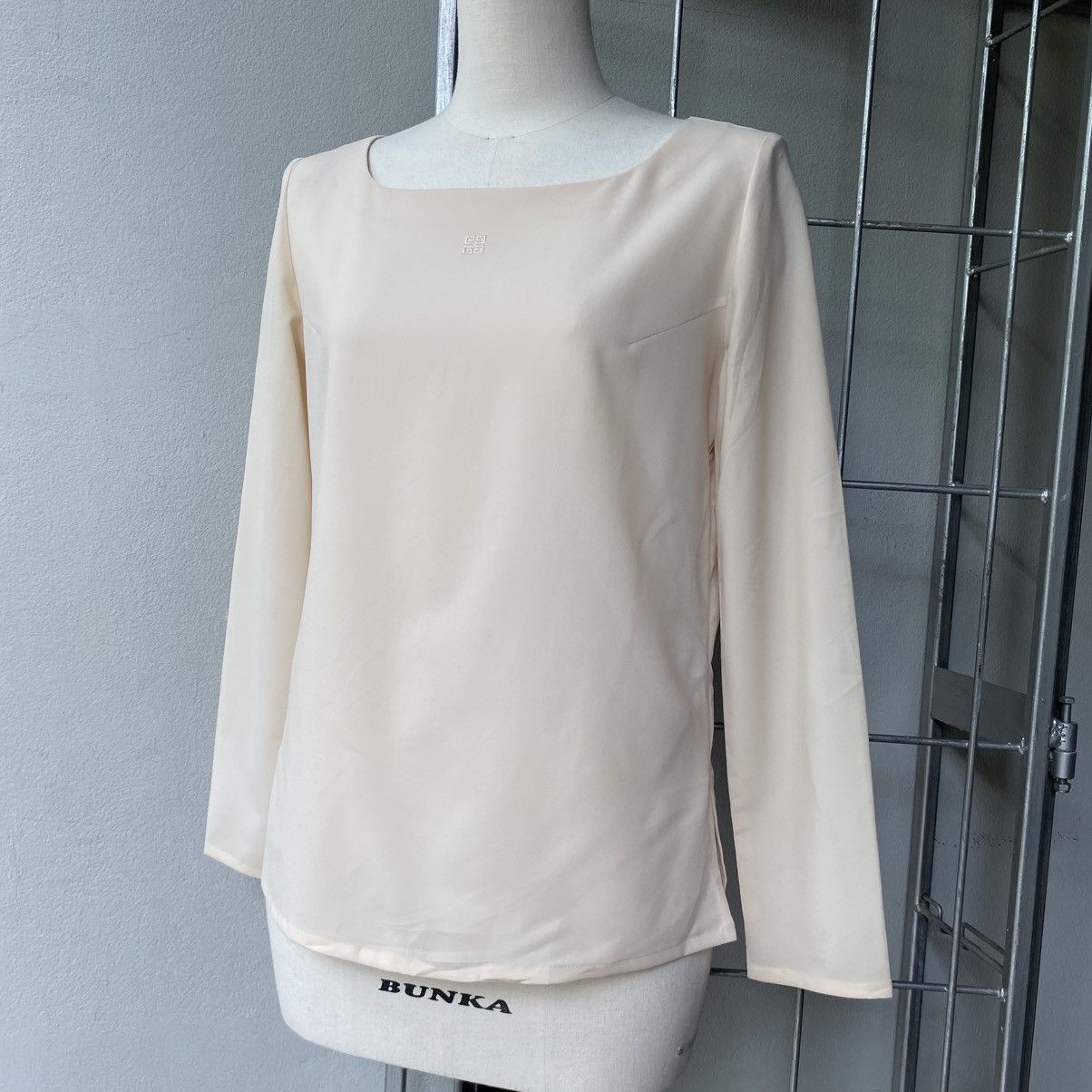 Givenchy Givenchy Soft Yellow Luxe Blouse Size XS / US 0-2 / IT 36-38 - 20 Thumbnail