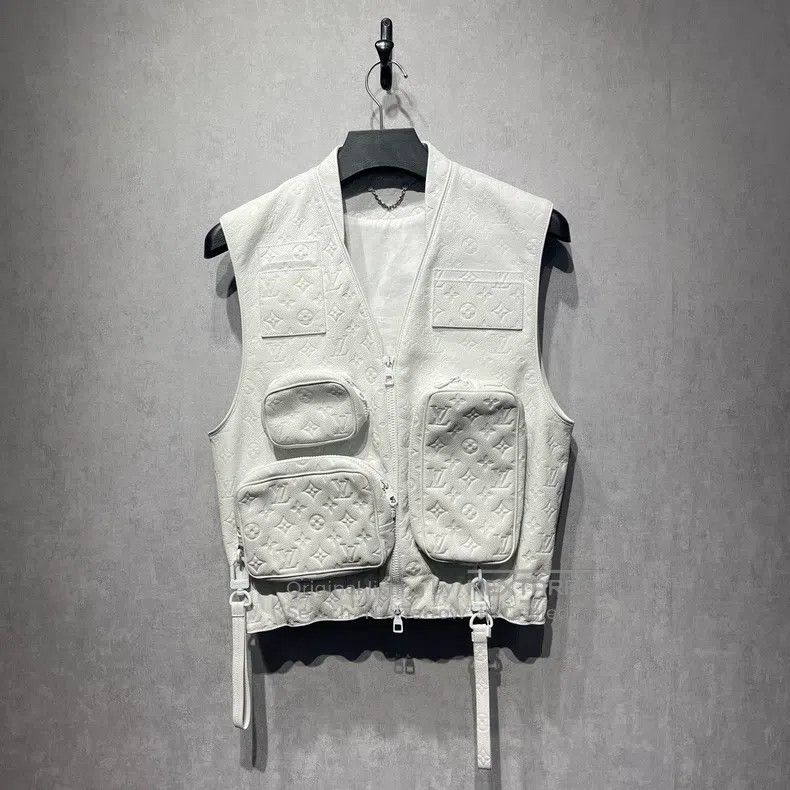 Louis Vuitton Louis Vuitton Solid logo printed pocket vest Size US M / EU 48-50 / 2 - 1 Thumbnail