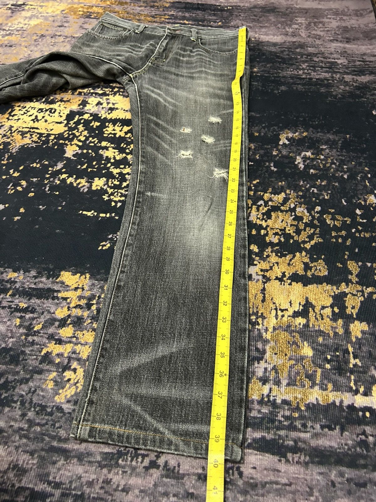 Uniqlo Vintage Uniqlo Distressed Clawmark Jeans Size US 31 - 18 Thumbnail