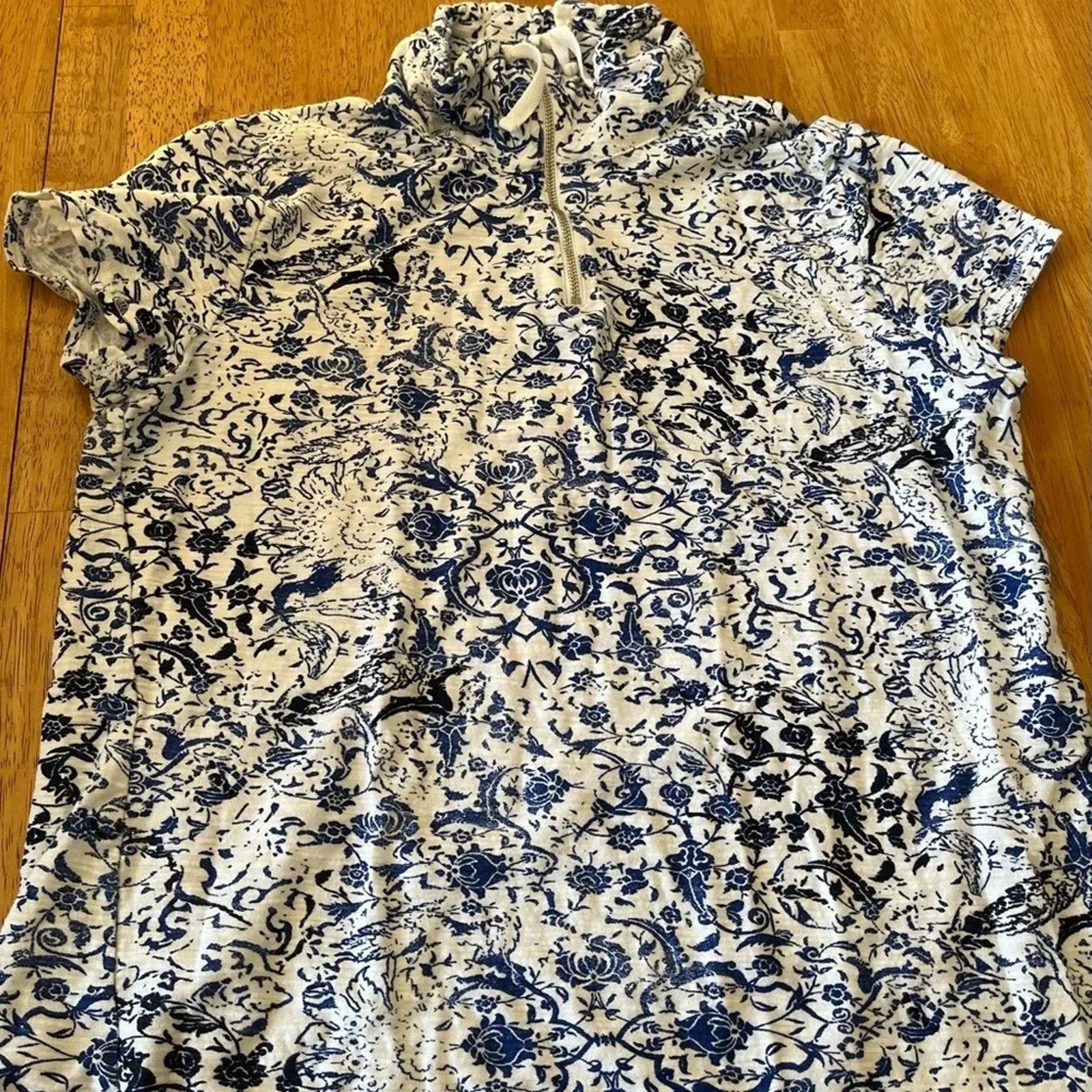 Chicos Chico’s Weekends top. Blue and white Size 1 (medium). Size M / US 6-8 / IT 42-44 - 1 Thumbnail