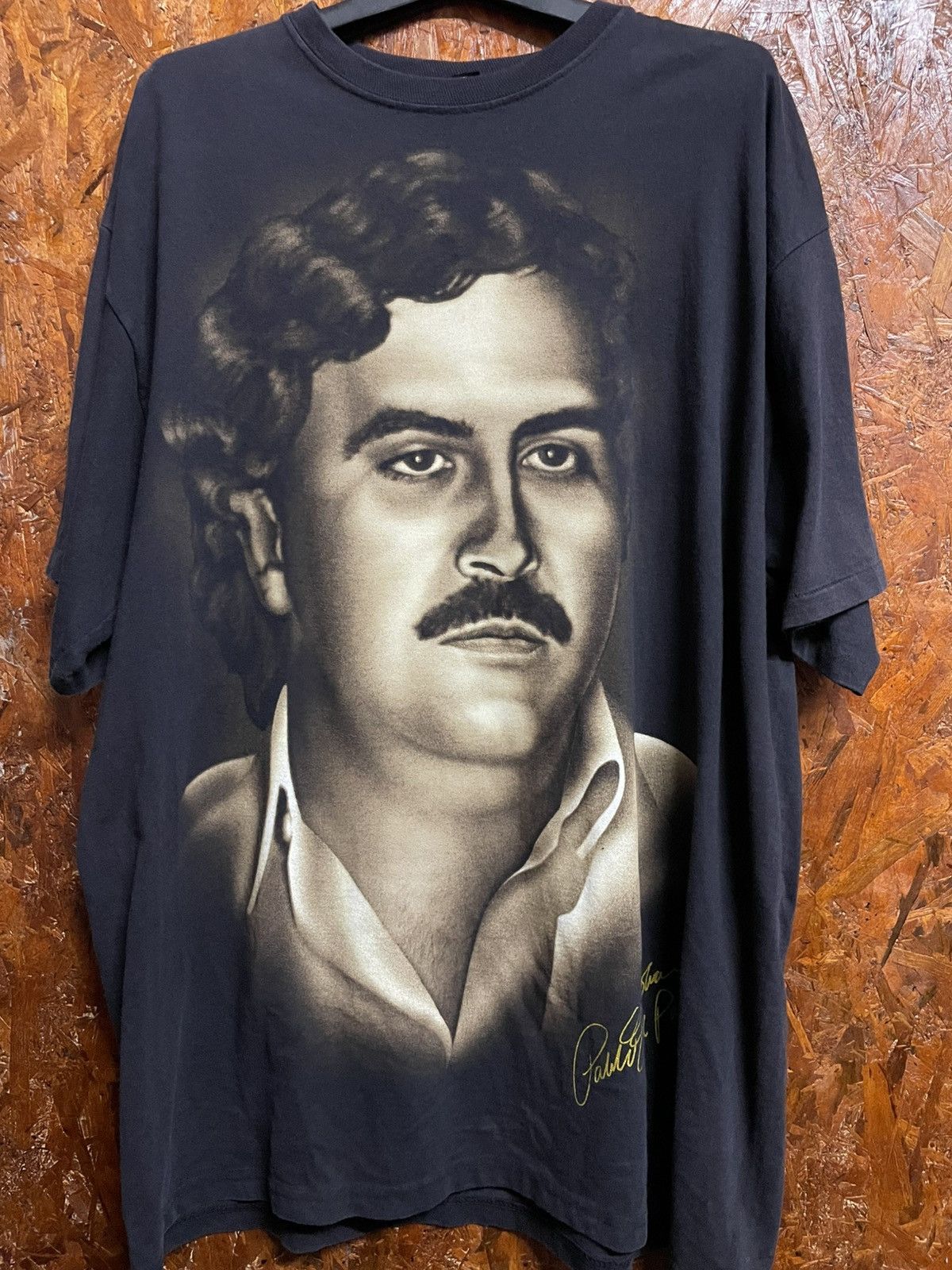 Vintage T shirt art Pablo Escobar vintage Size US XL / EU 56 / 4 - 1 Thumbnail