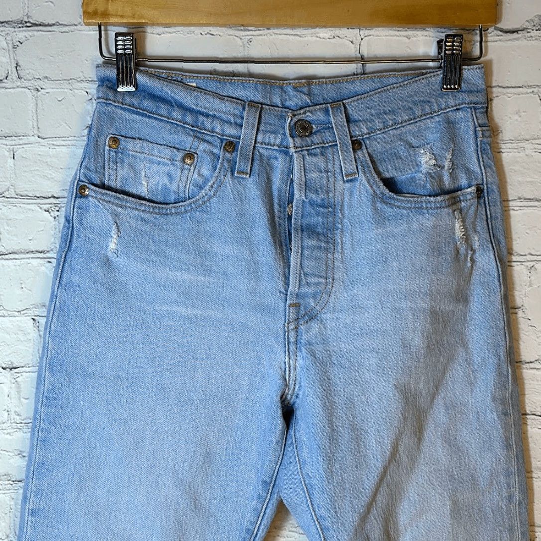 Levi's VINTAGE Levi’s 501 Jeans Men Size W26 L28 Light Wash 90s Button Fly Raw Hem Blue Size US 26 / EU 42 - 2 Thumbnail