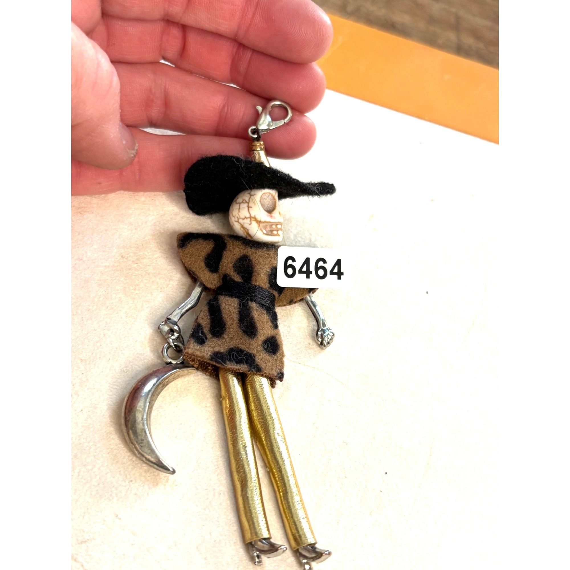Other Leopard Print Skeleton Keychain Pendant With Felt Hat & Gold Size ONE SIZE - 2 Thumbnail