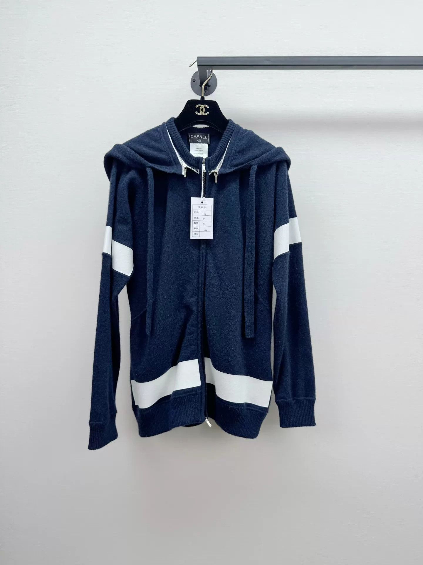 Chanel Chanel Knit Jacket Size 34 Worn 2x Size XS / US 0-2 / IT 36-38 - 1 Thumbnail