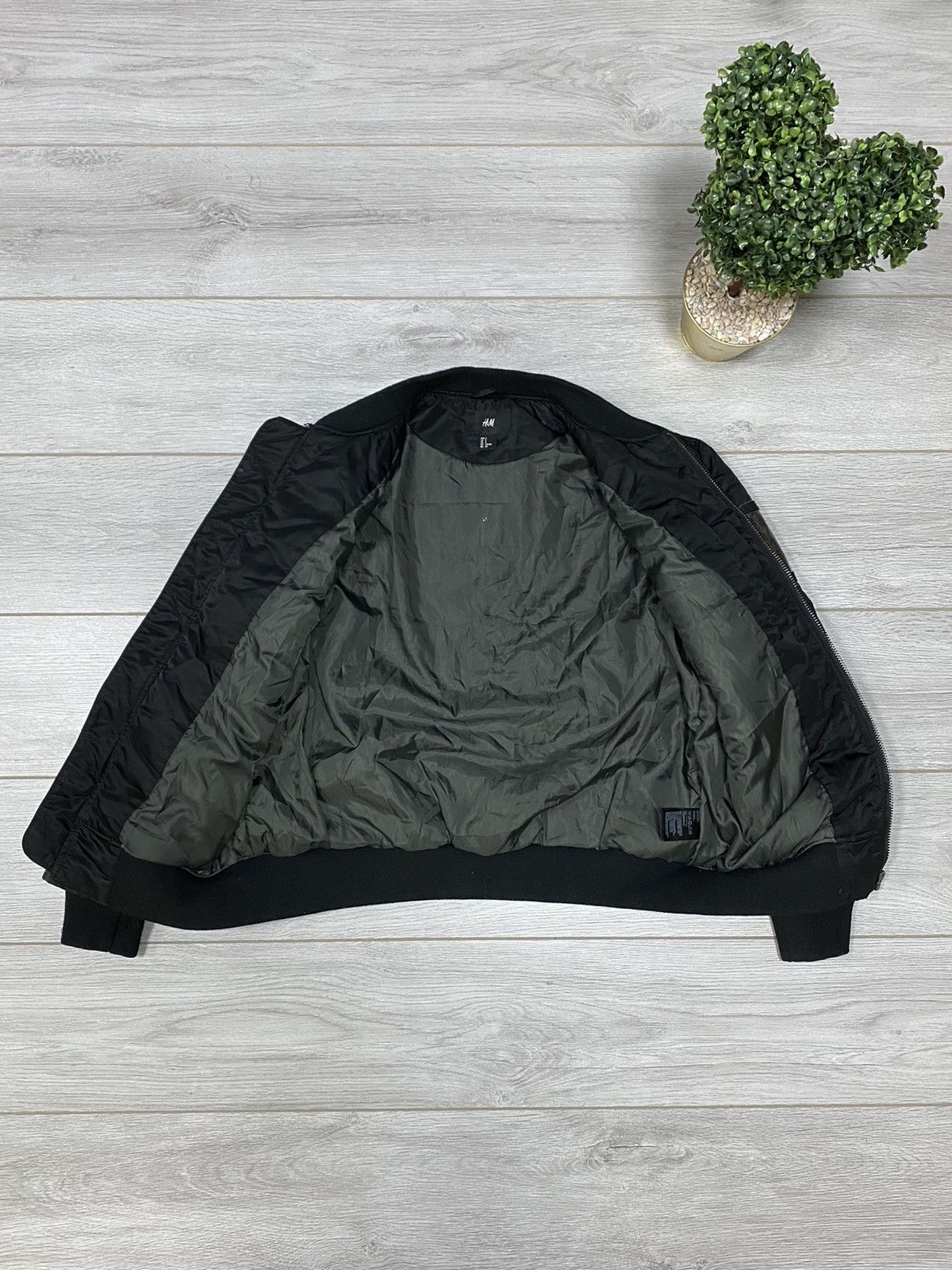 H&M × The Weeknd H&M The Weeknd XO Black Bomber Patch Jacket Size US S / EU 44-46 / 1 - 7 Thumbnail